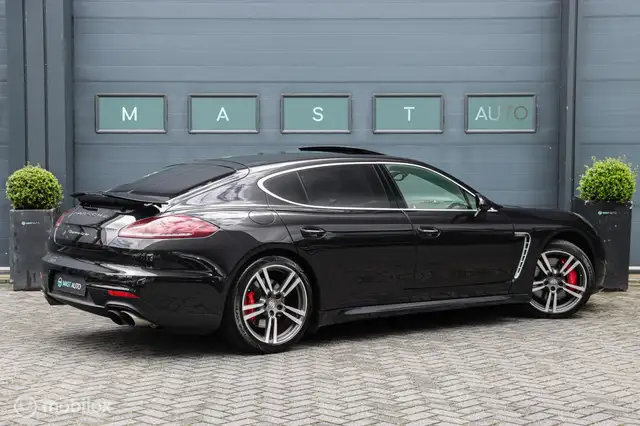 Porsche Panamera view 8