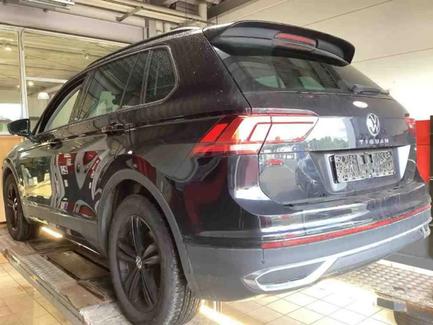 Volkswagen Tiguan 2.0TDI UrbanSport 4M DSG H&K HUD STHZ Schwarz - 2