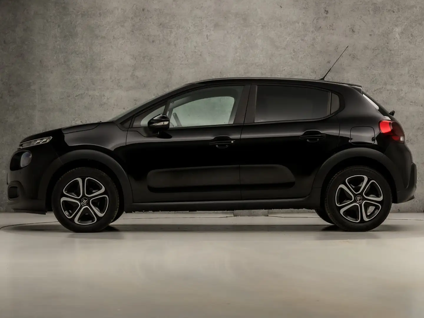 Citroen C3 1.2 PureTech Sport (APPLE CARPLAY, GROOT NAVI, GET Zwart - 2