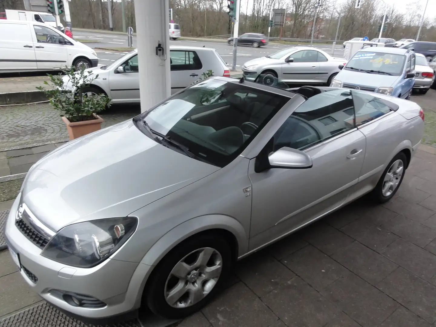 Opel Astra Edition Silber - 1