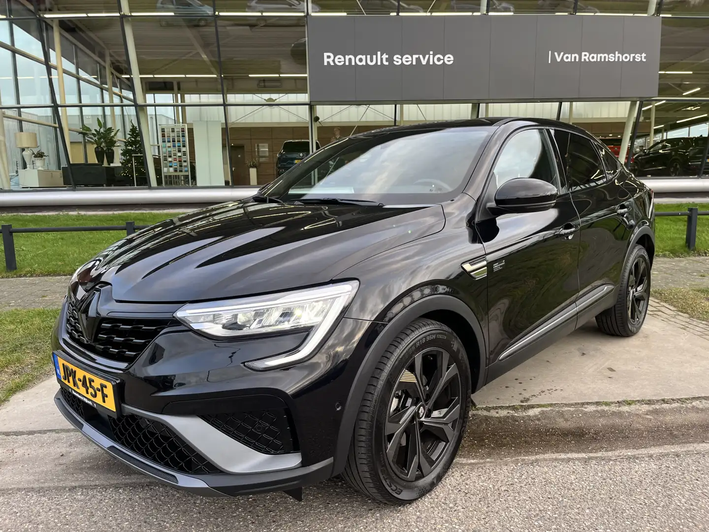 Renault Arkana 1.6 E-Tech hybrid 145 E-Tech engineered / Adaptive crna - 1