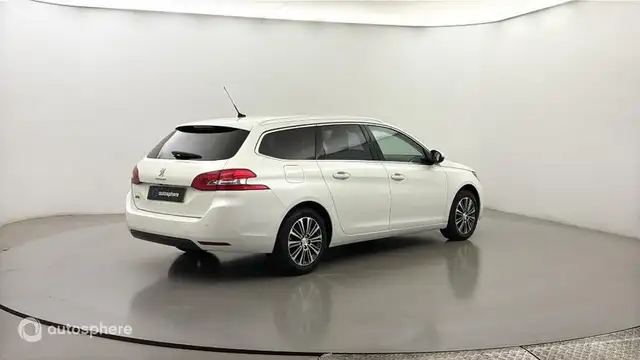 Peugeot 308 view 5