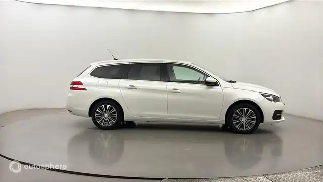 Peugeot 308 view 4