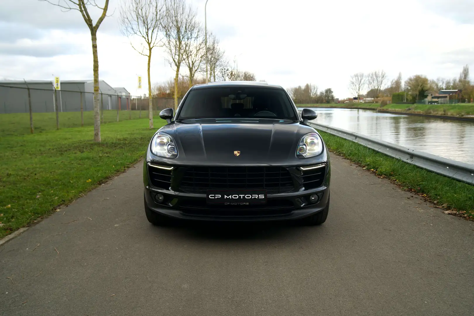 Porsche Macan 2.0T PANO 14-WAY LEDER 74.240 KM PASM Gris - 2