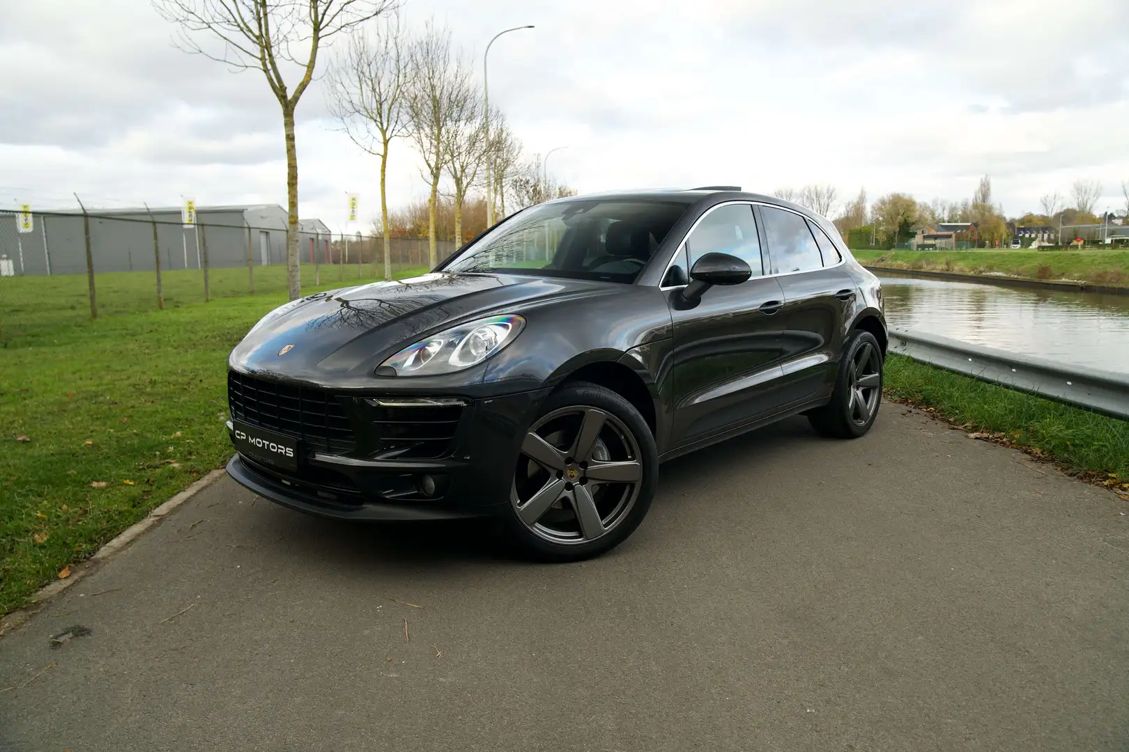 Porsche Macan 2.0T PANO 14-WAY LEDER 74.240 KM PASM Gris - 1