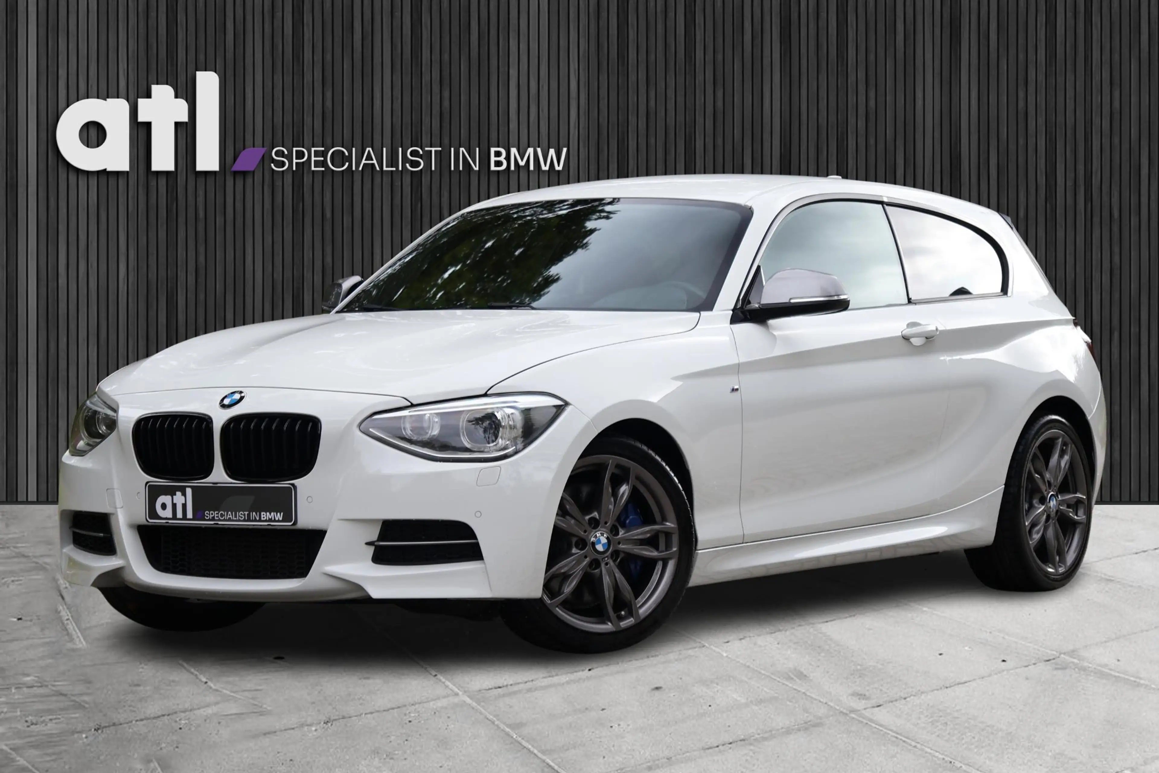 BMW 135 1-serie M135i xDrive Executive Navi Pro | M-Perfor