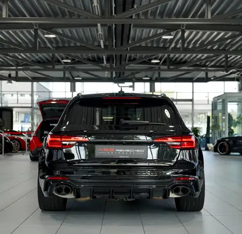Audi RS4 view 9