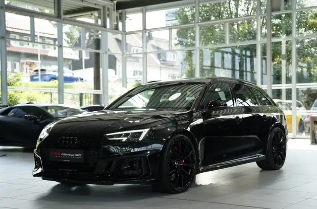 Audi RS4 view 5