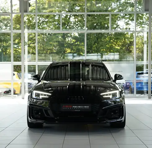Audi RS4 view 4