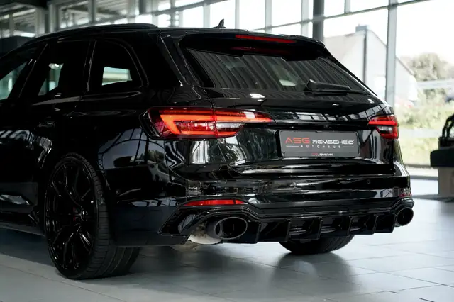 Audi RS4 view 14