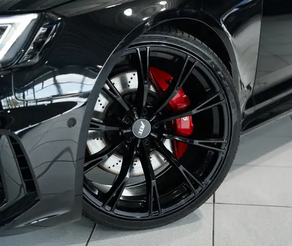Audi RS4 view 3