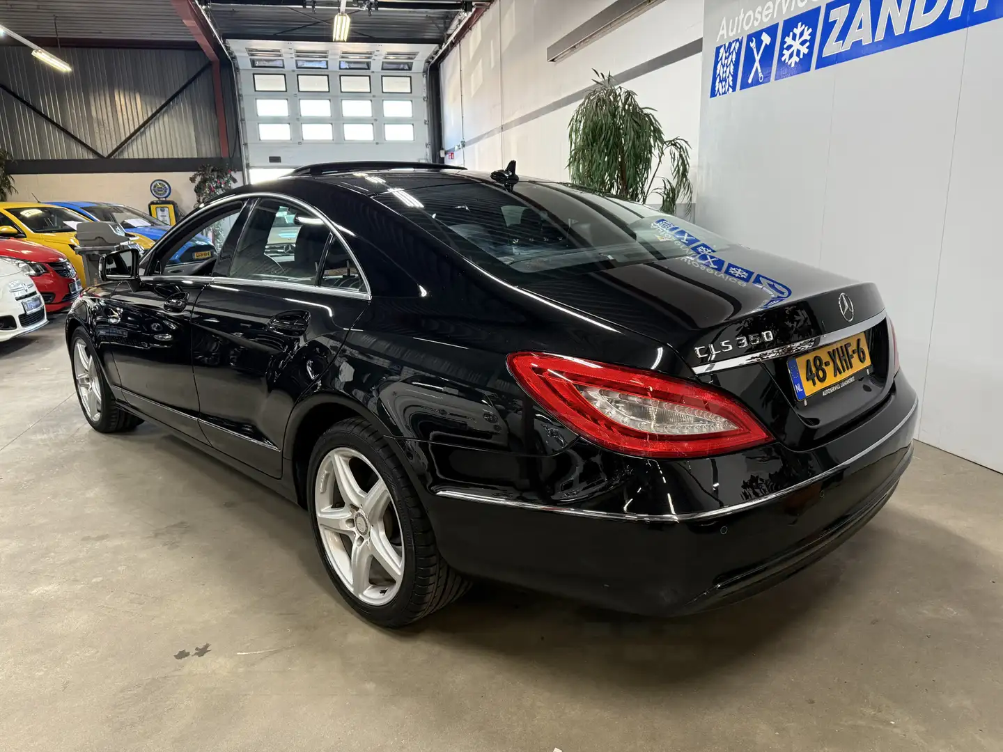 Mercedes-Benz CLS 350 Zwart - 2