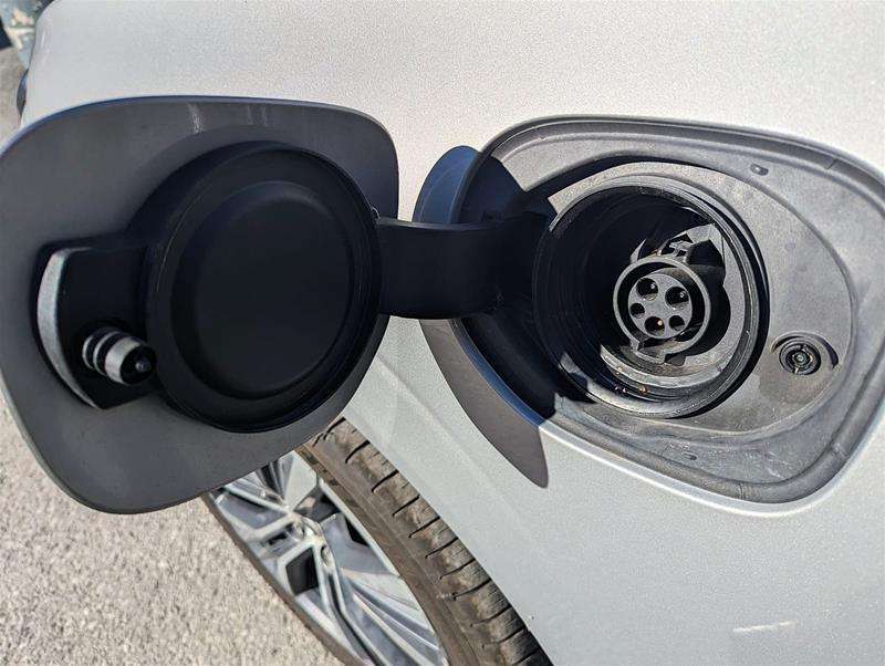 2022 Volvo XC60 T8 Expression | HK Audio | PHEV | AWD | Clean thumb 7