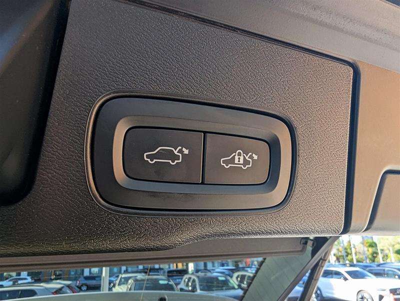 2022 Volvo XC60 T8 Expression | HK Audio | PHEV | AWD | Clean thumb 20
