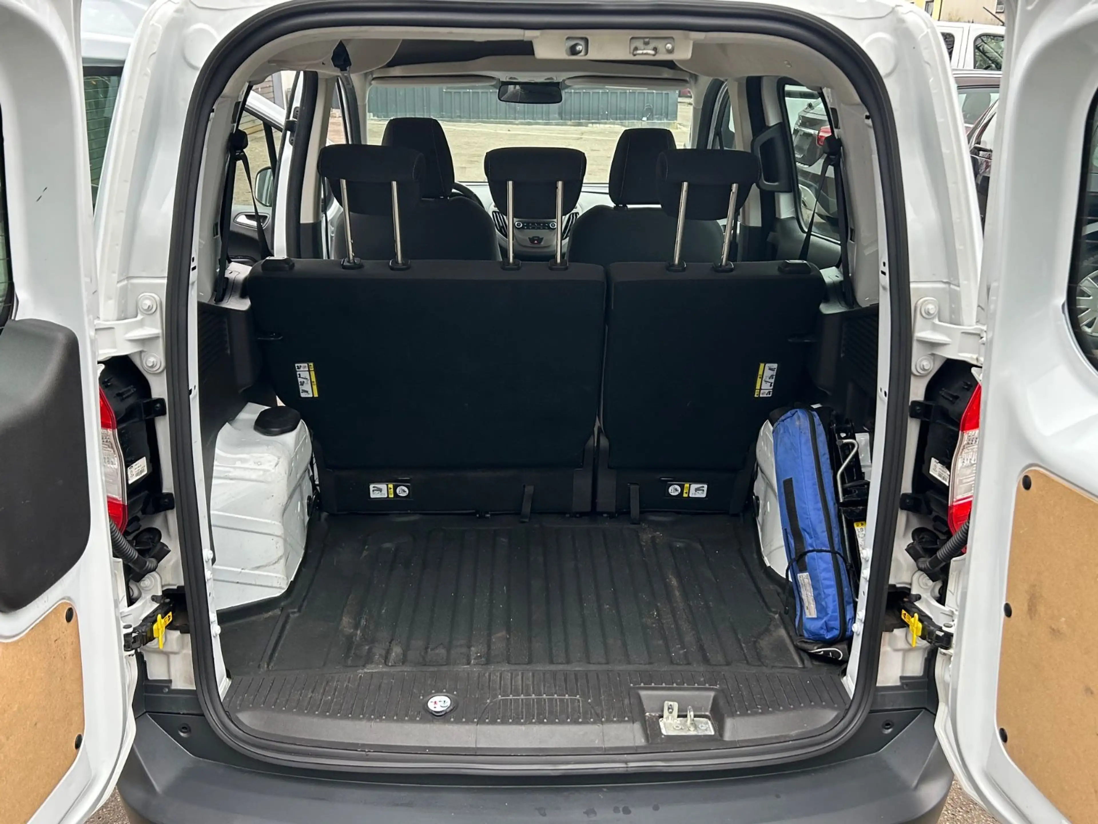 Ford Transit Courier Kombi 5-Sitzer Klima PDC — photo 8