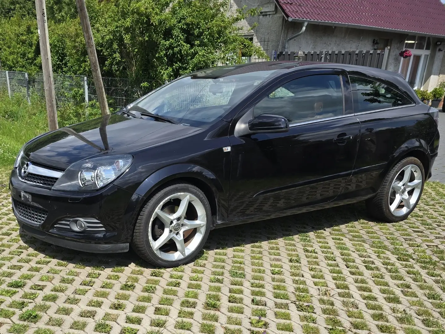 Opel Astra GTC 1.6 Sport - 1