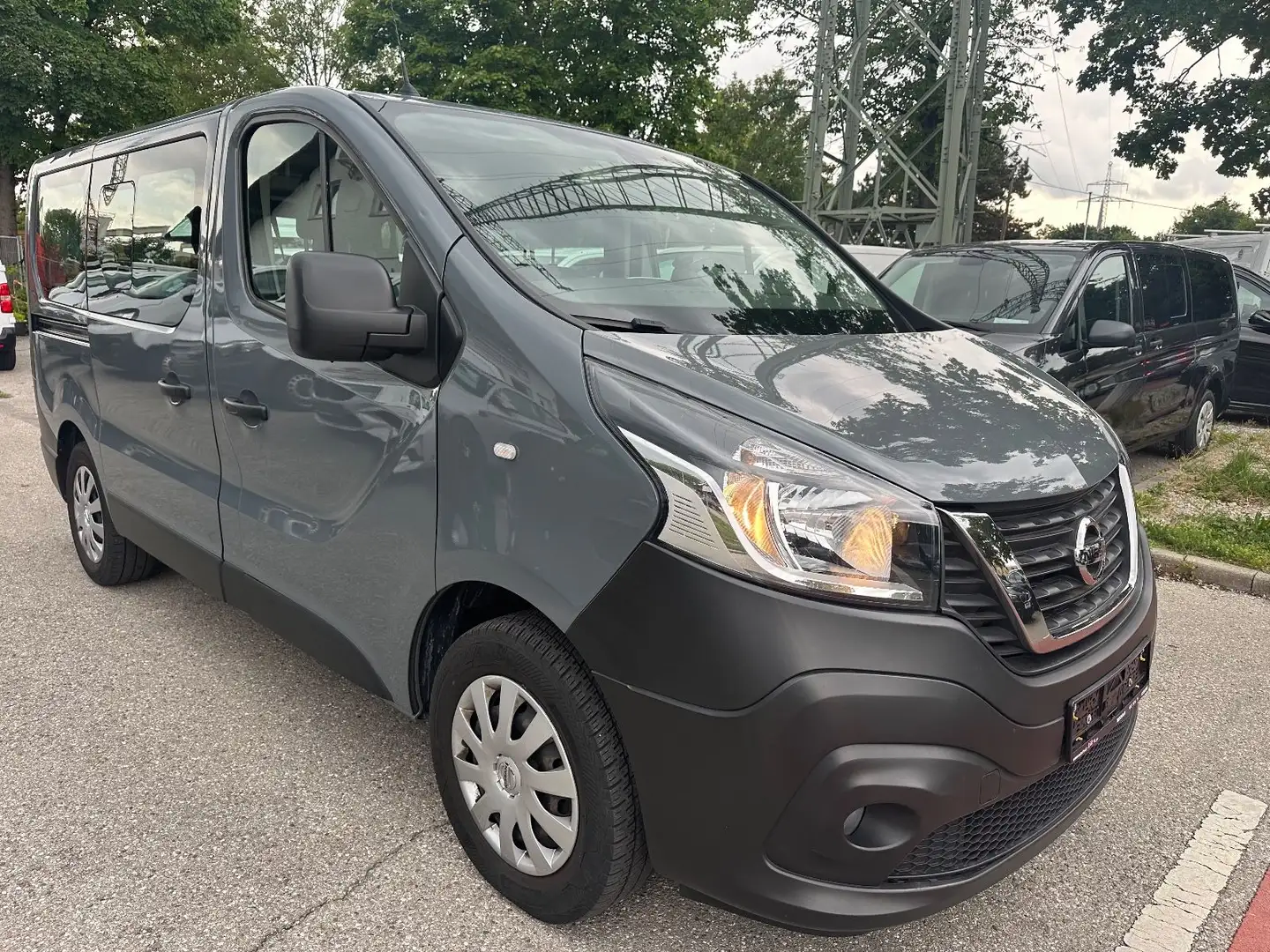 Nissan NV300 Kombi L1H1 2,7t PREMIUM Grau - 2