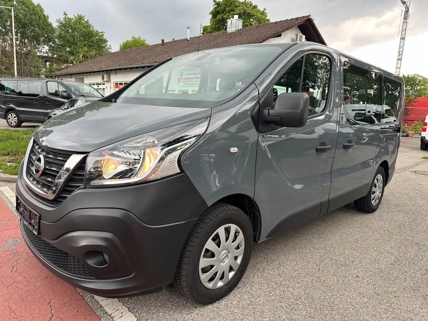 Nissan NV300 Kombi L1H1 2,7t PREMIUM Grau - 1