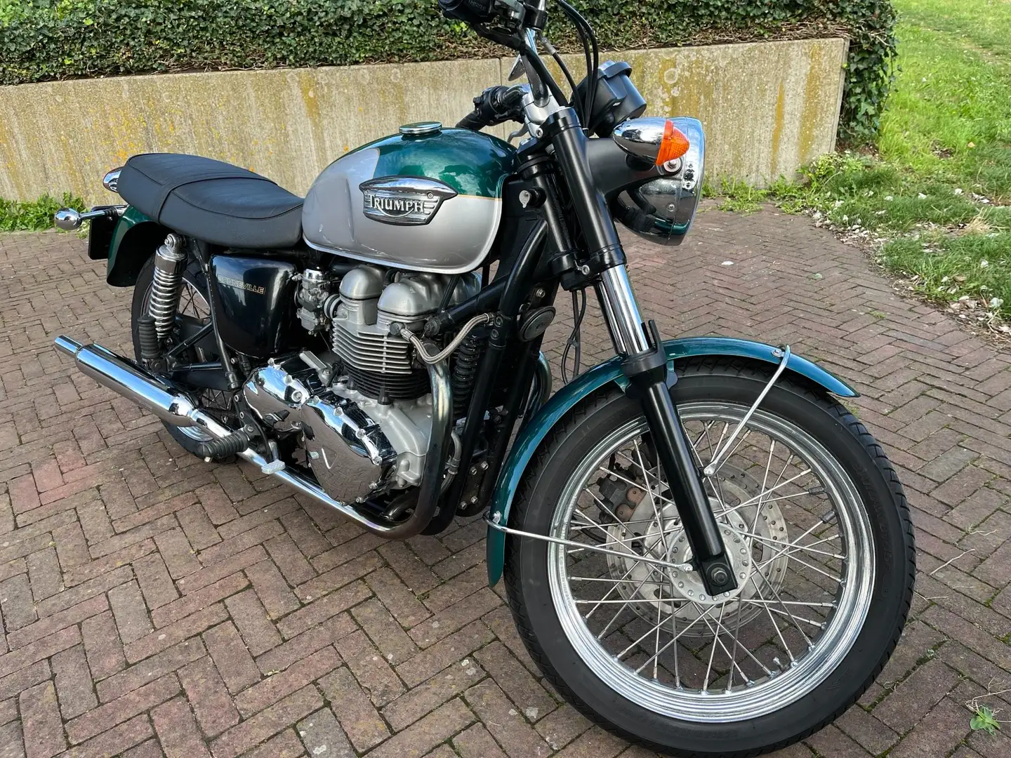 Triumph Bonneville T100 Grijs - 2