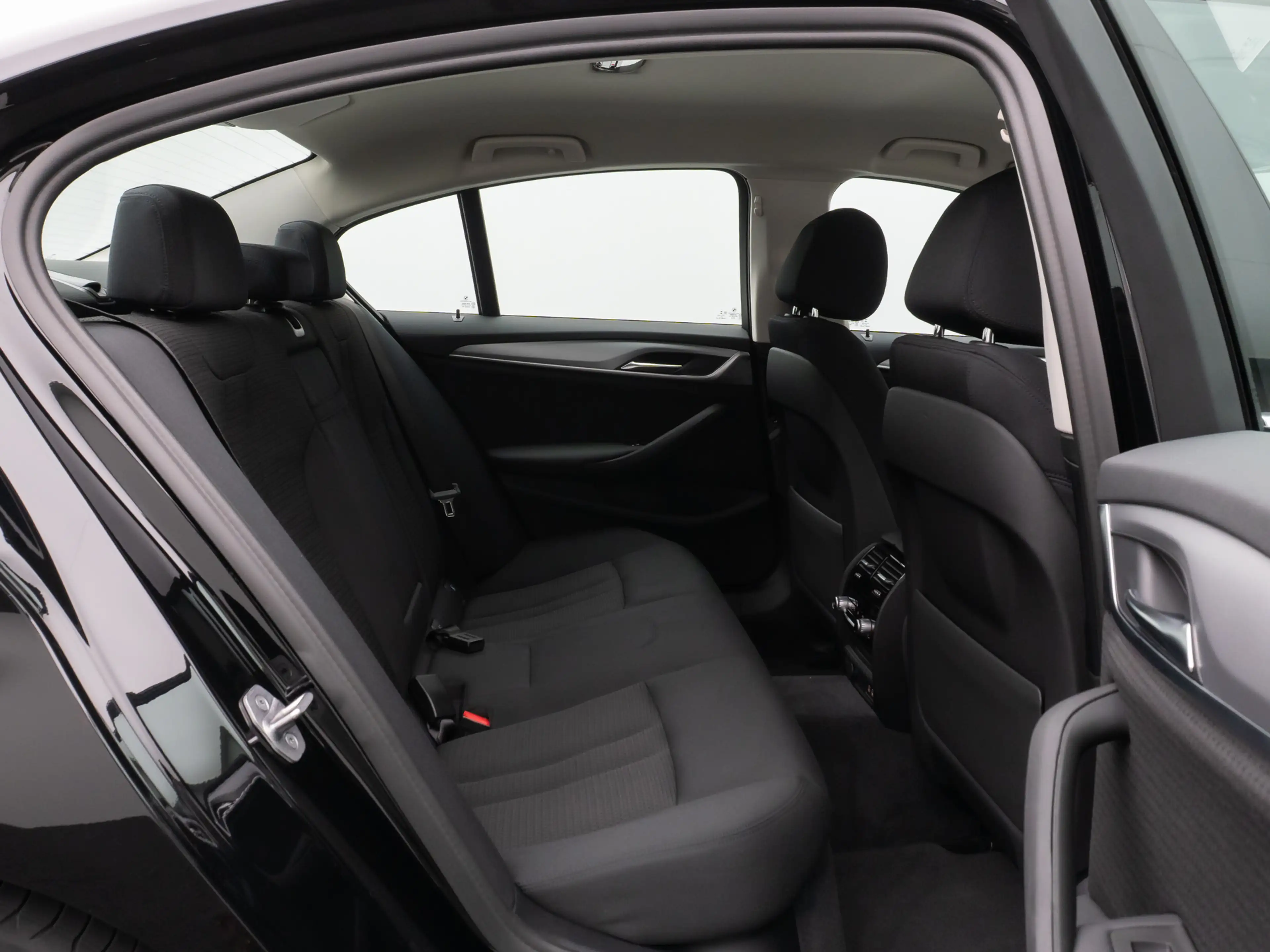 BMW 520 Kamera DAB Sport Klima-4Zonen Alarm ParkAss — photo 26