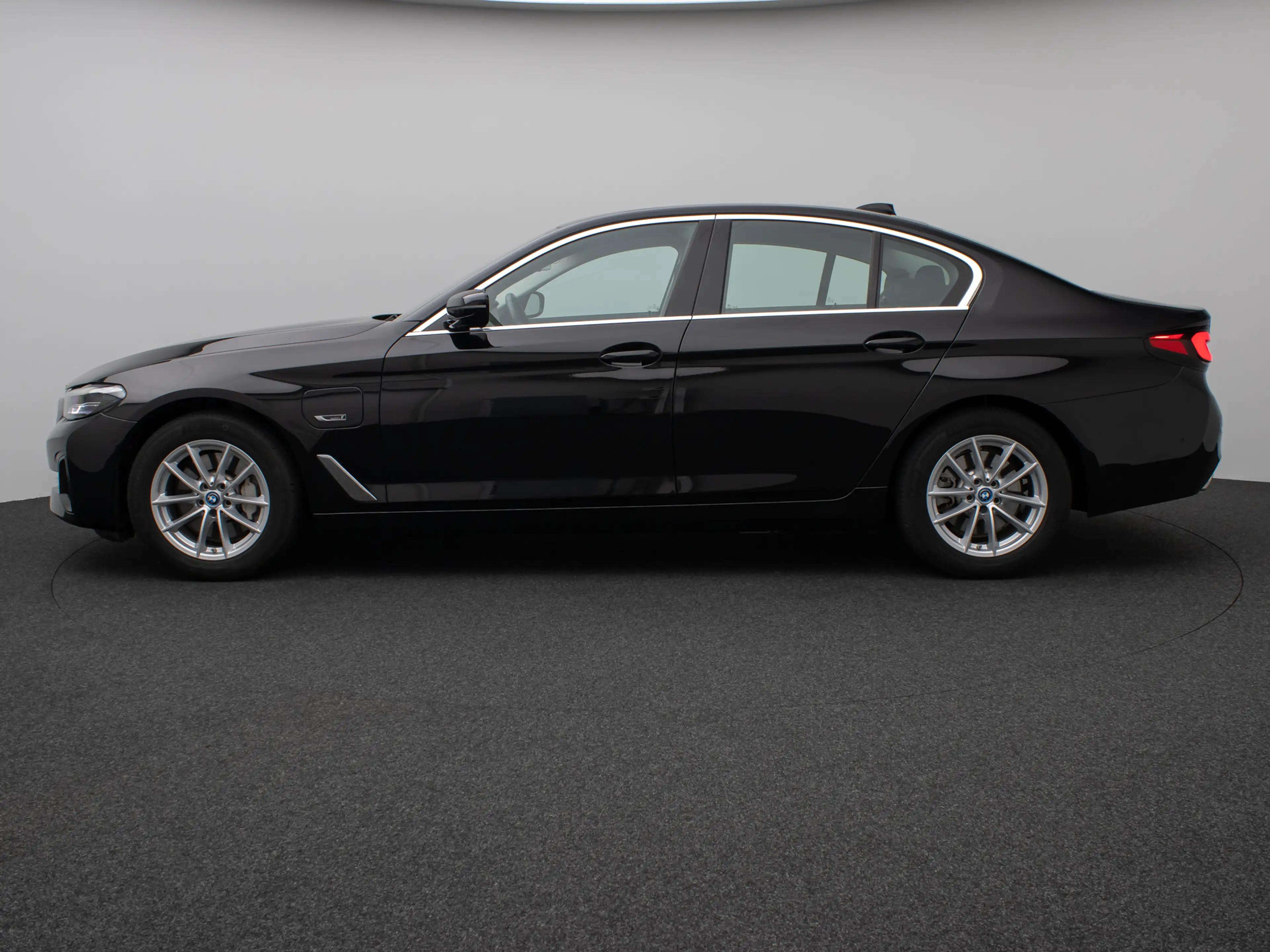BMW 520 Kamera DAB Sport Klima-4Zonen Alarm ParkAss — photo 11