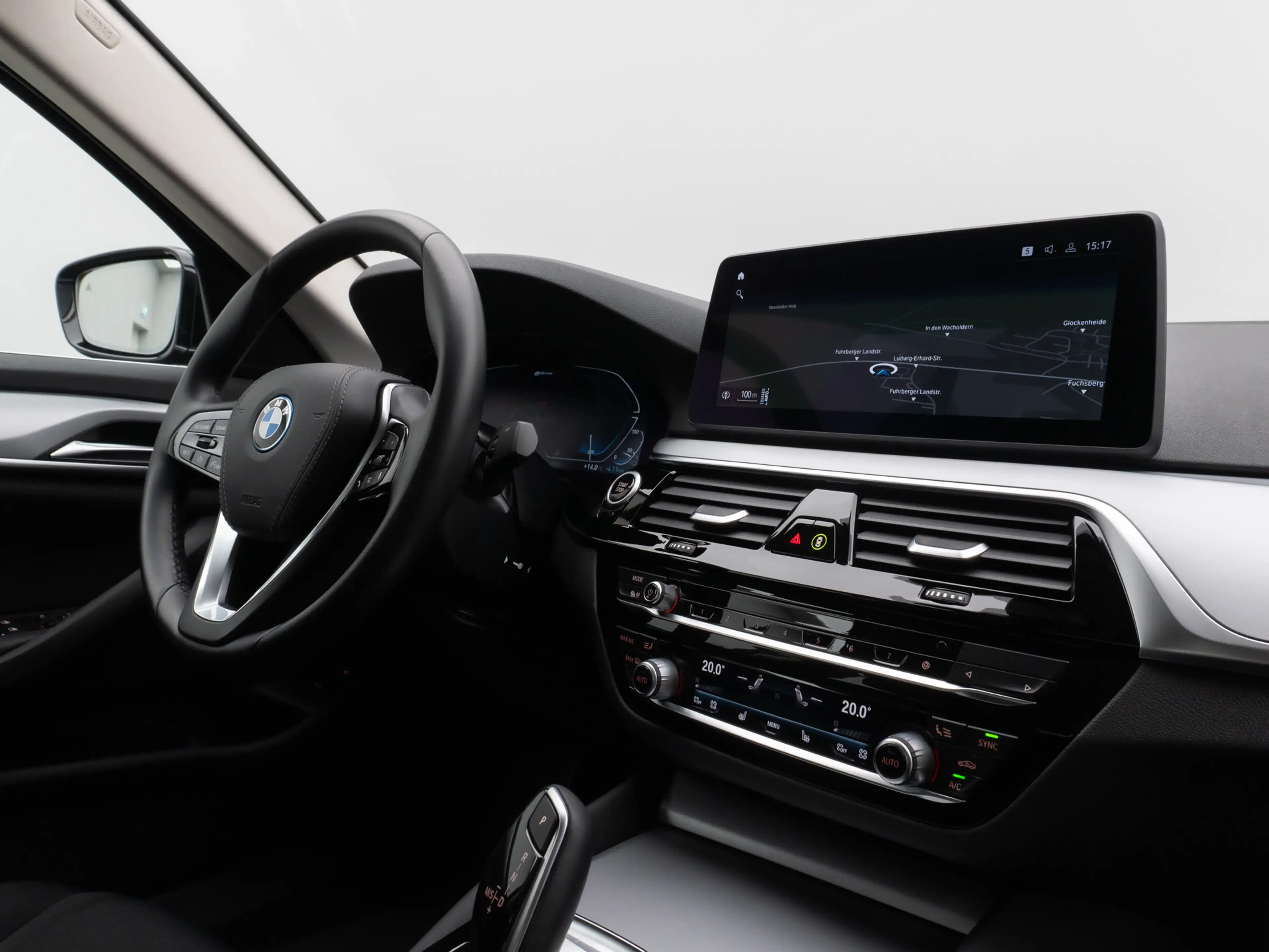 BMW 520 Kamera DAB Sport Klima-4Zonen Alarm ParkAss — photo 36