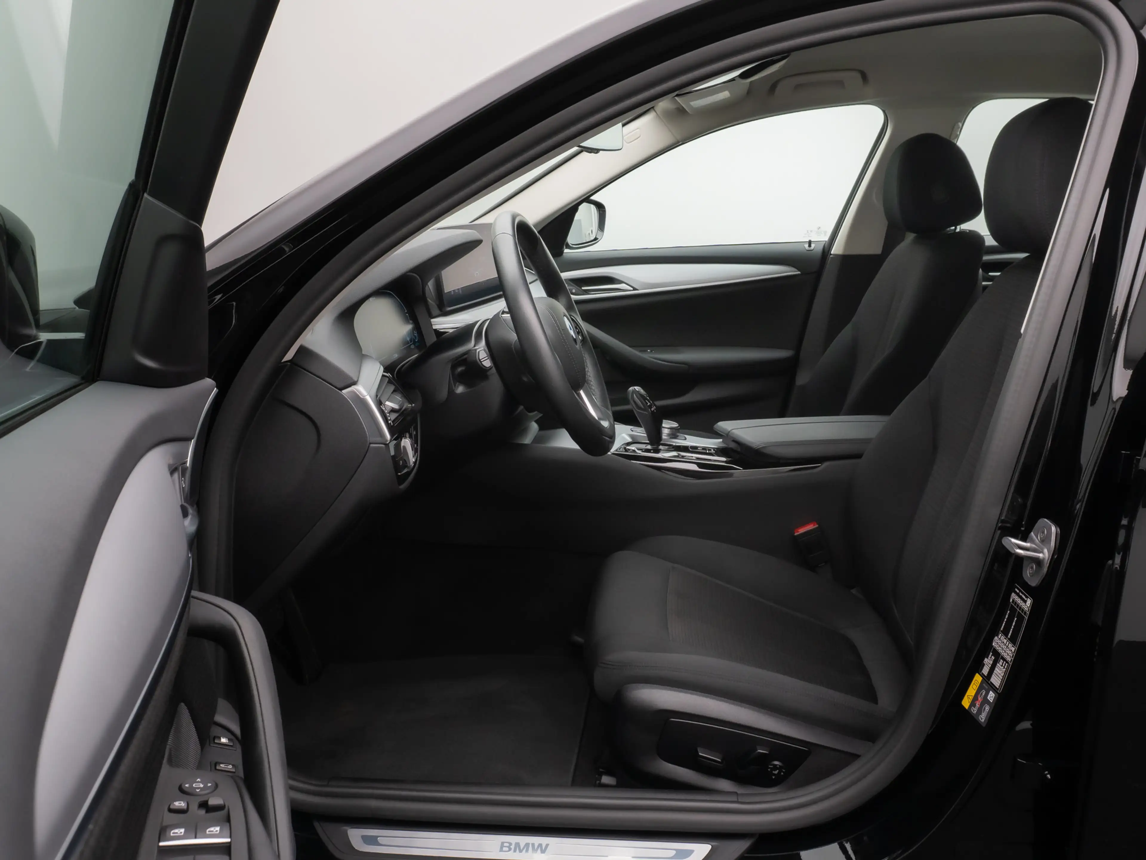 BMW 520 Kamera DAB Sport Klima-4Zonen Alarm ParkAss — photo 19