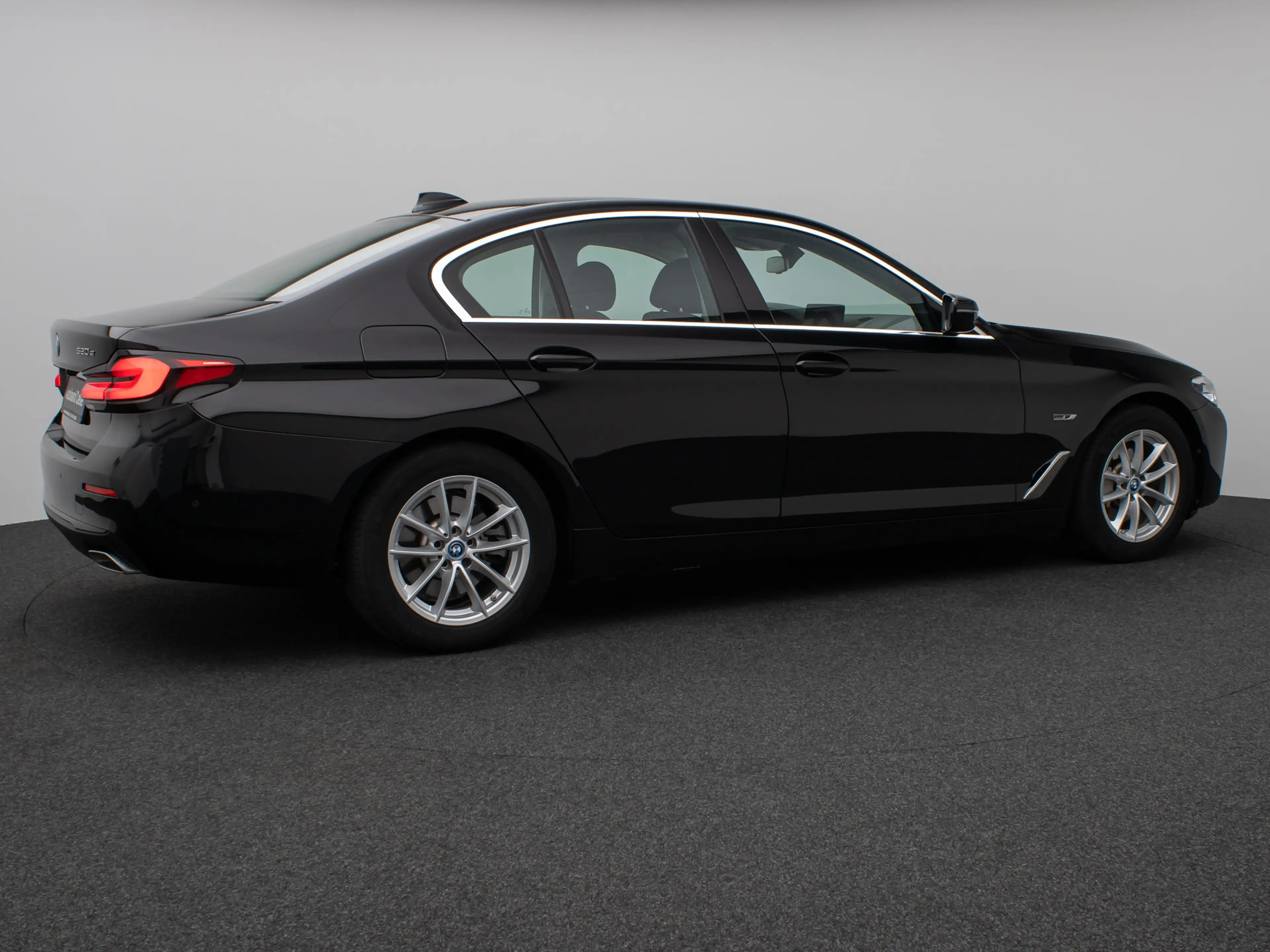 BMW 520 Kamera DAB Sport Klima-4Zonen Alarm ParkAss — photo 6