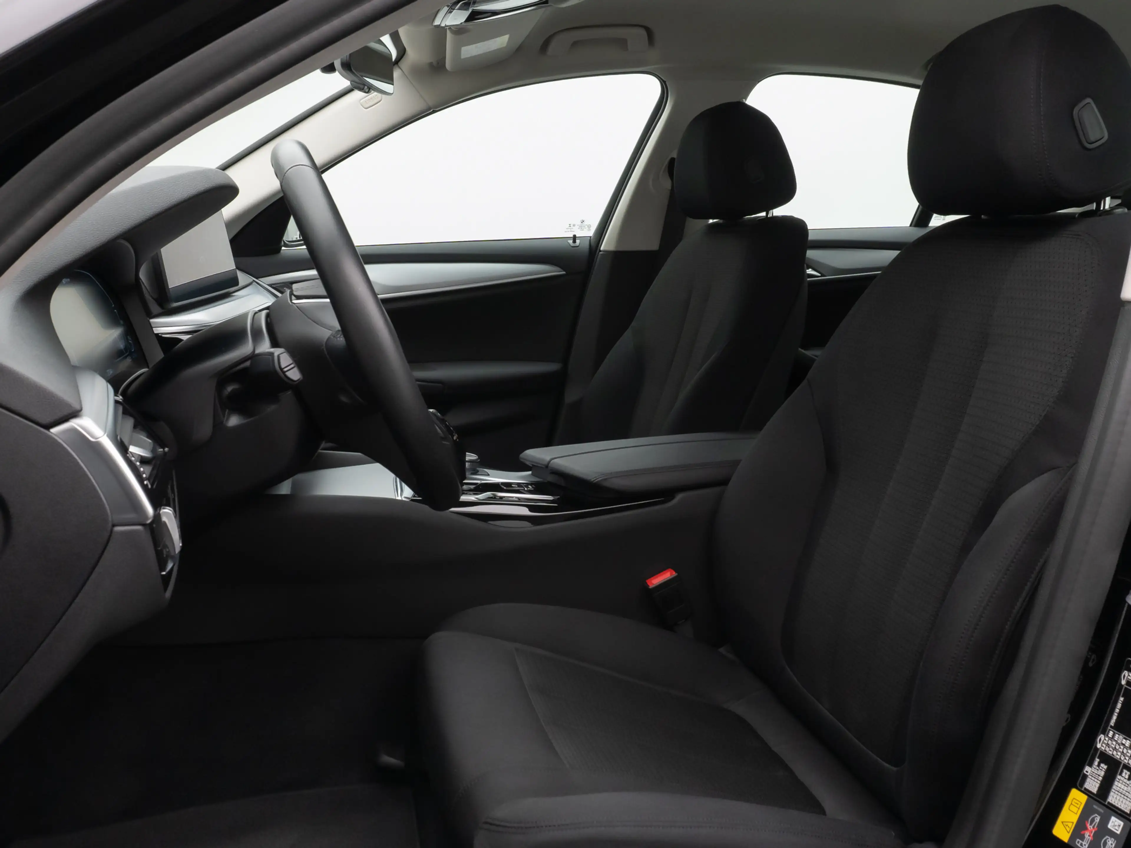 BMW 520 Kamera DAB Sport Klima-4Zonen Alarm ParkAss — photo 34