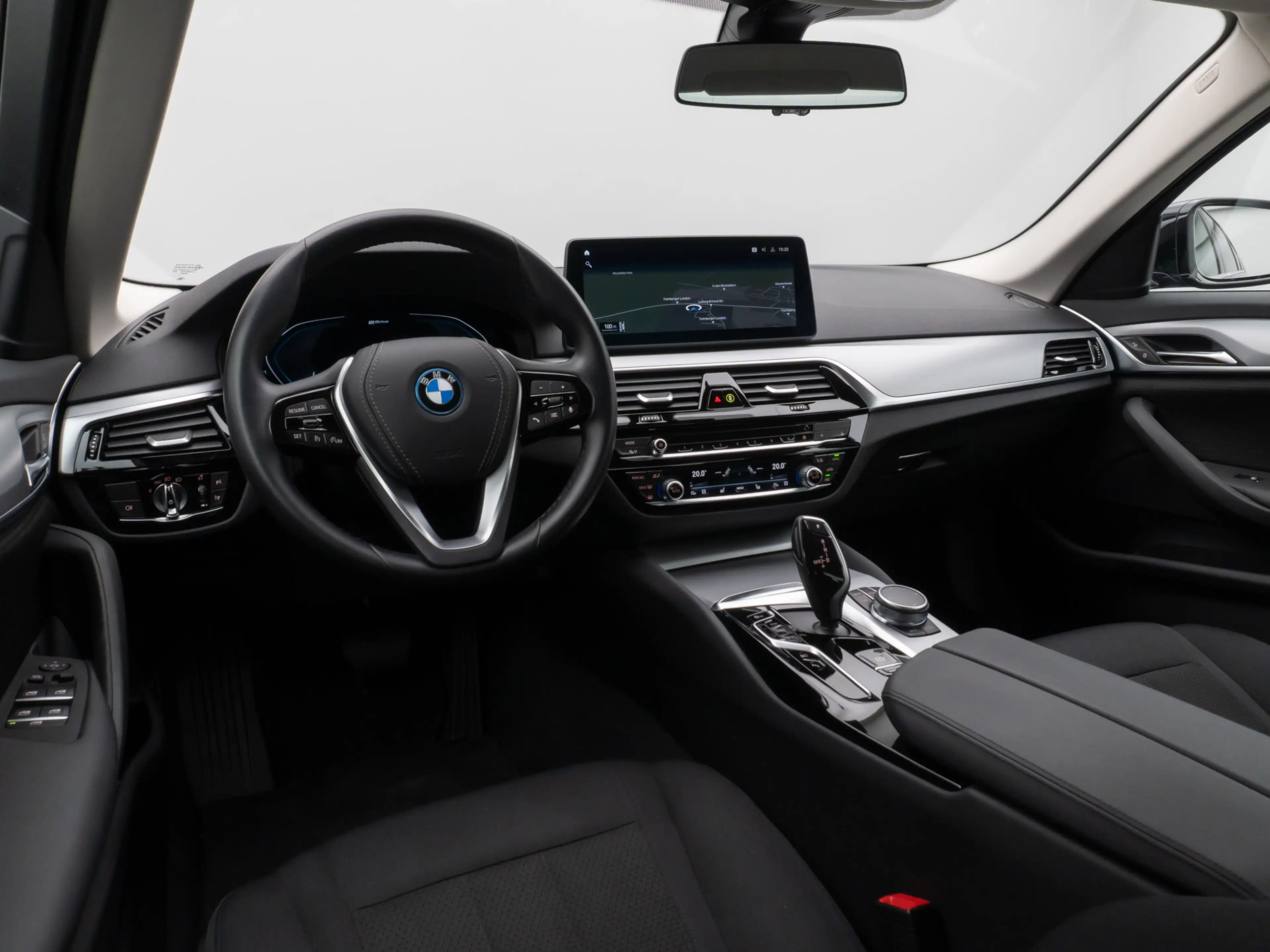 BMW 520 Kamera DAB Sport Klima-4Zonen Alarm ParkAss — photo 37