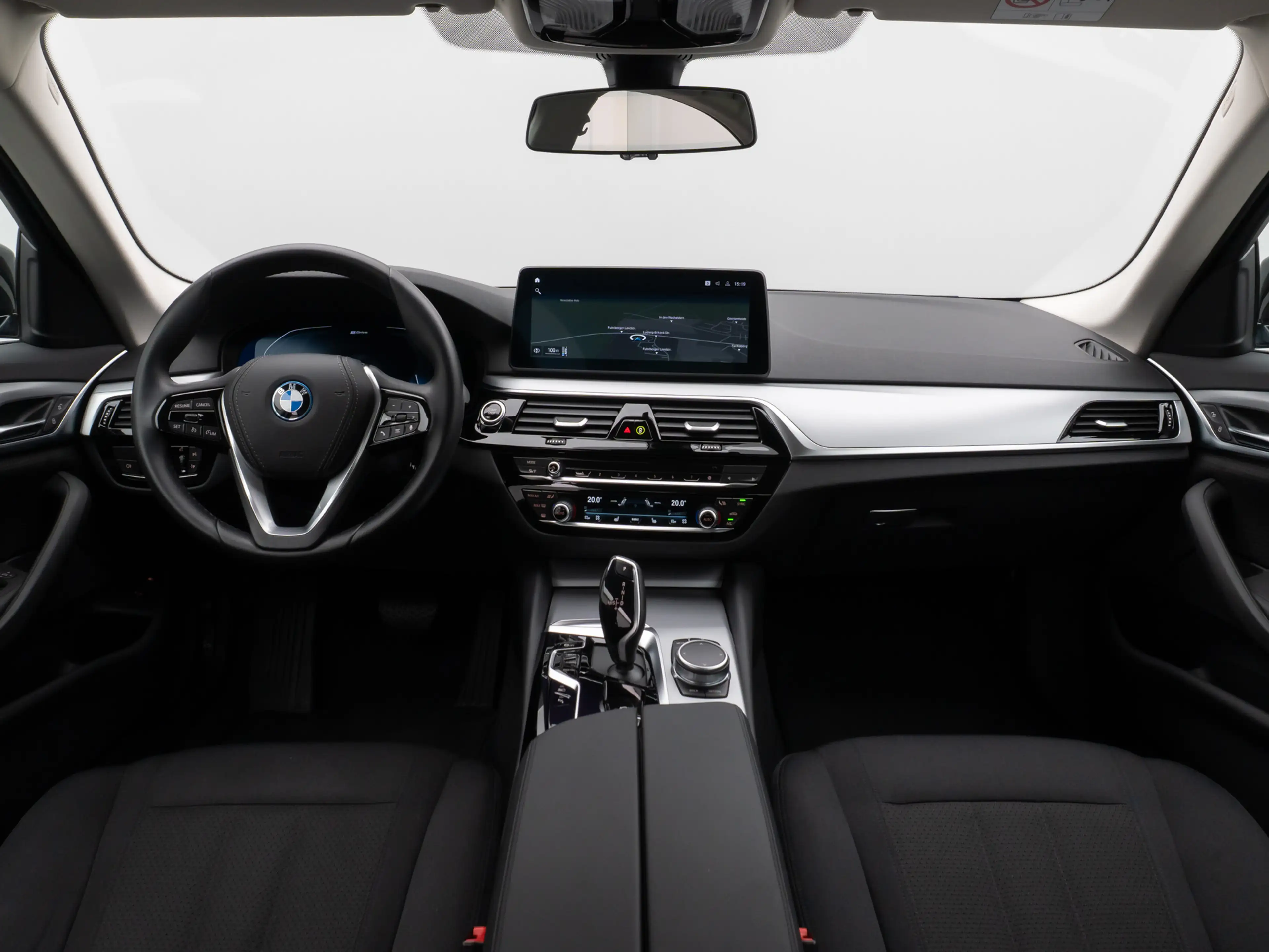 BMW 520 Kamera DAB Sport Klima-4Zonen Alarm ParkAss — photo 38