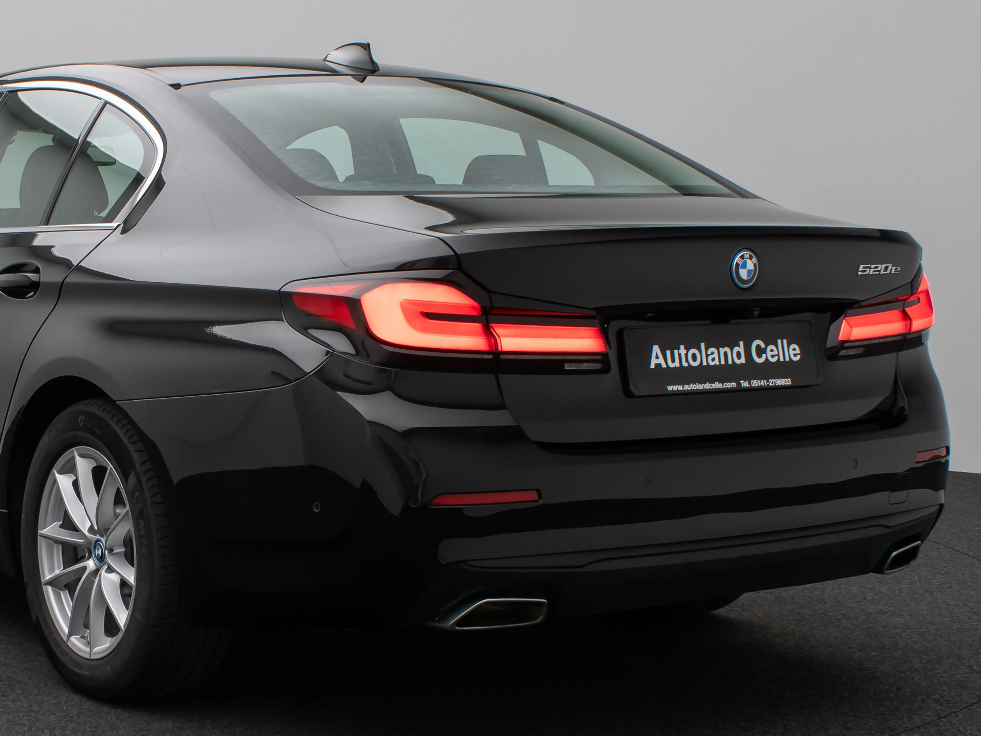 BMW 520 Kamera DAB Sport Klima-4Zonen Alarm ParkAss — photo 15