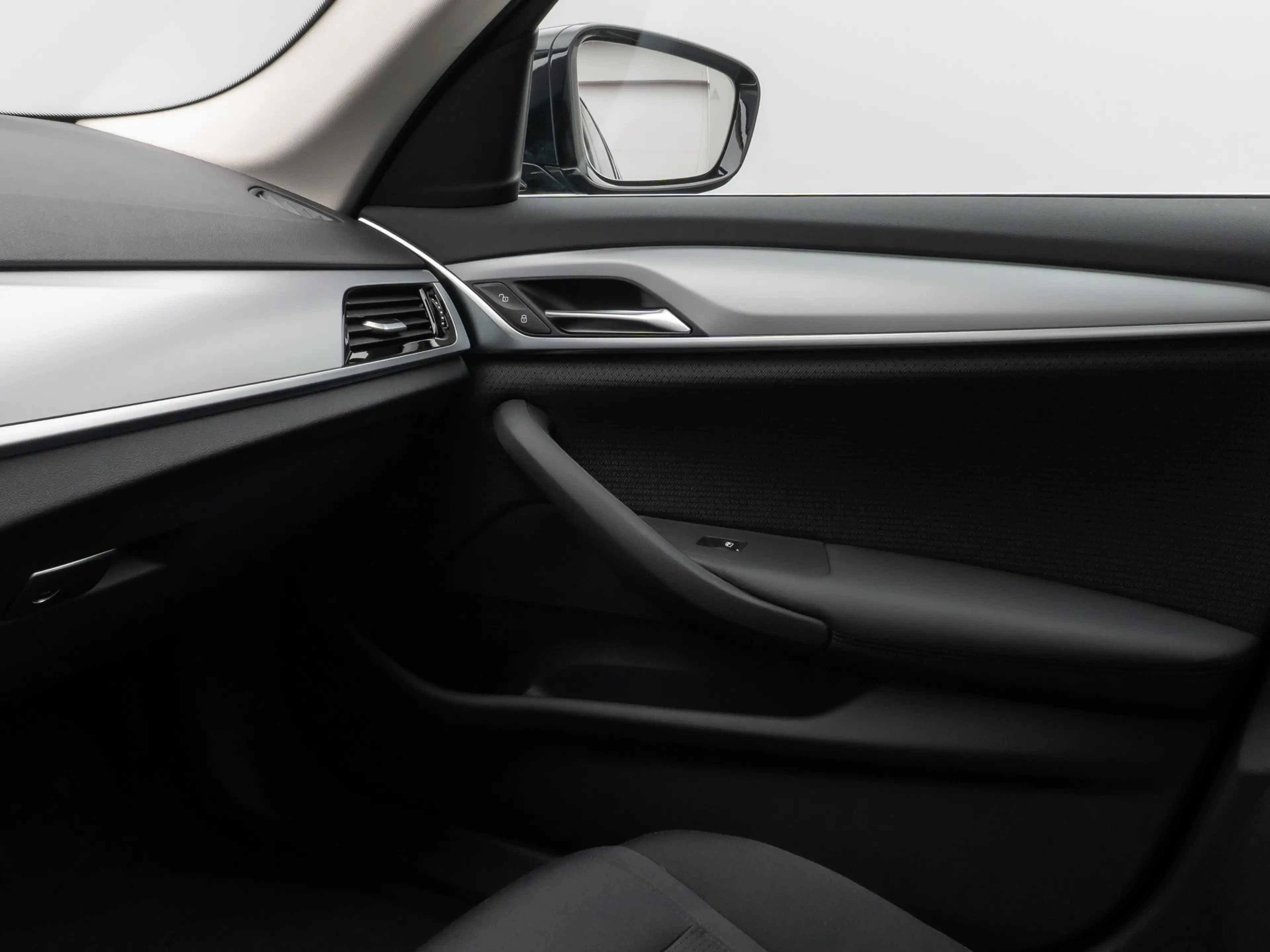 BMW 520 Kamera DAB Sport Klima-4Zonen Alarm ParkAss — photo 32