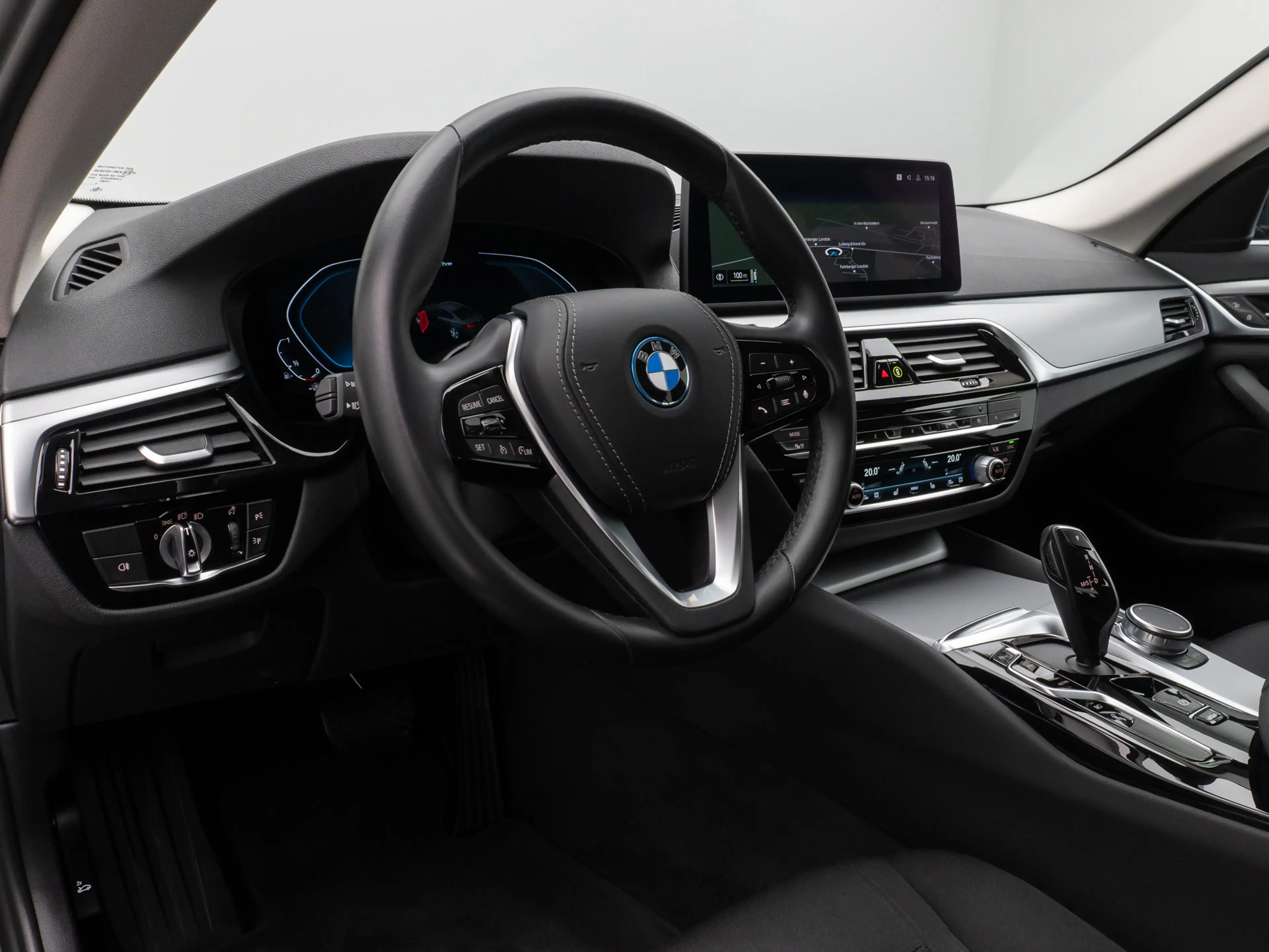 BMW 520 Kamera DAB Sport Klima-4Zonen Alarm ParkAss — photo 20
