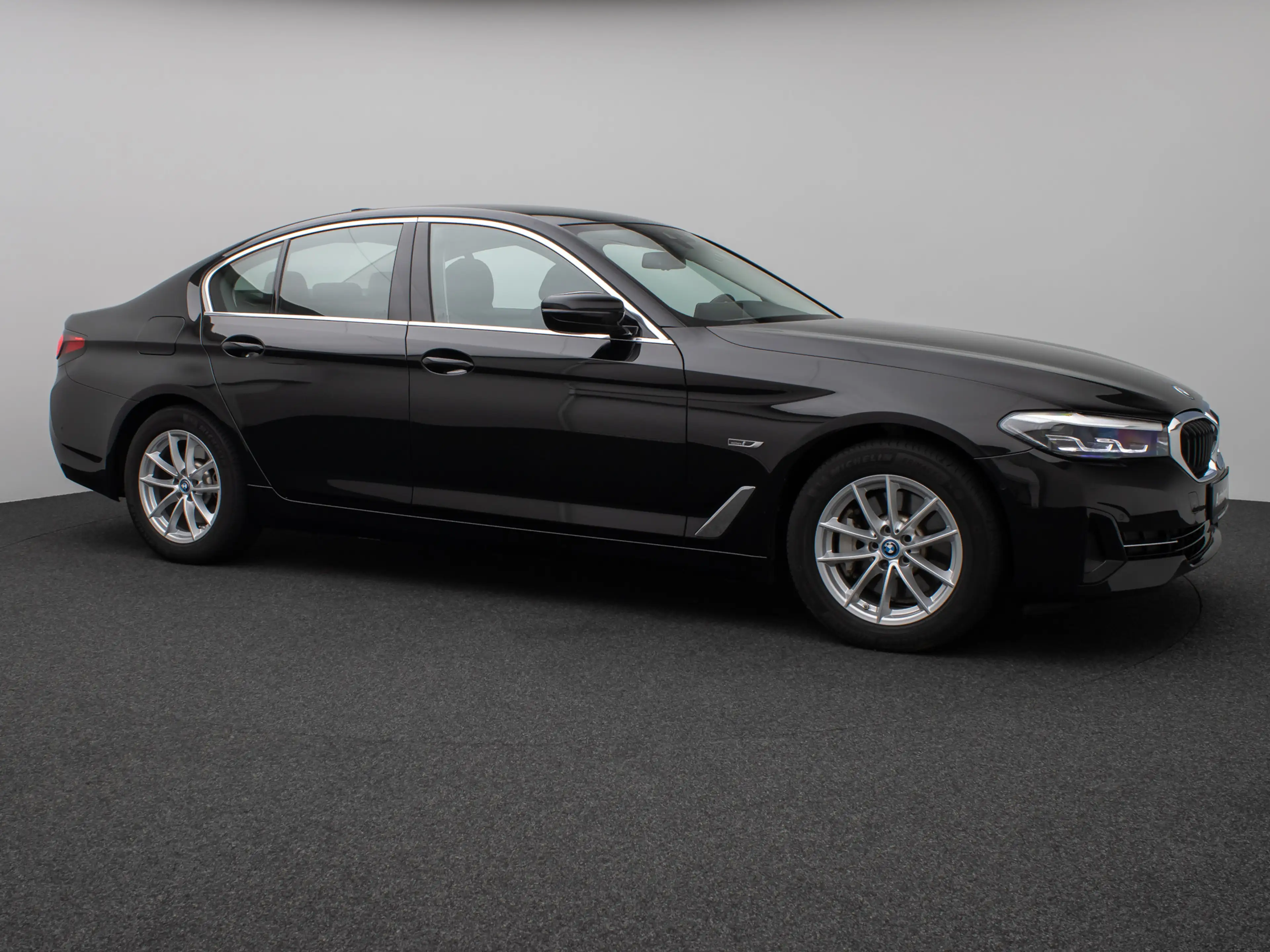 BMW 520 Kamera DAB Sport Klima-4Zonen Alarm ParkAss — photo 4