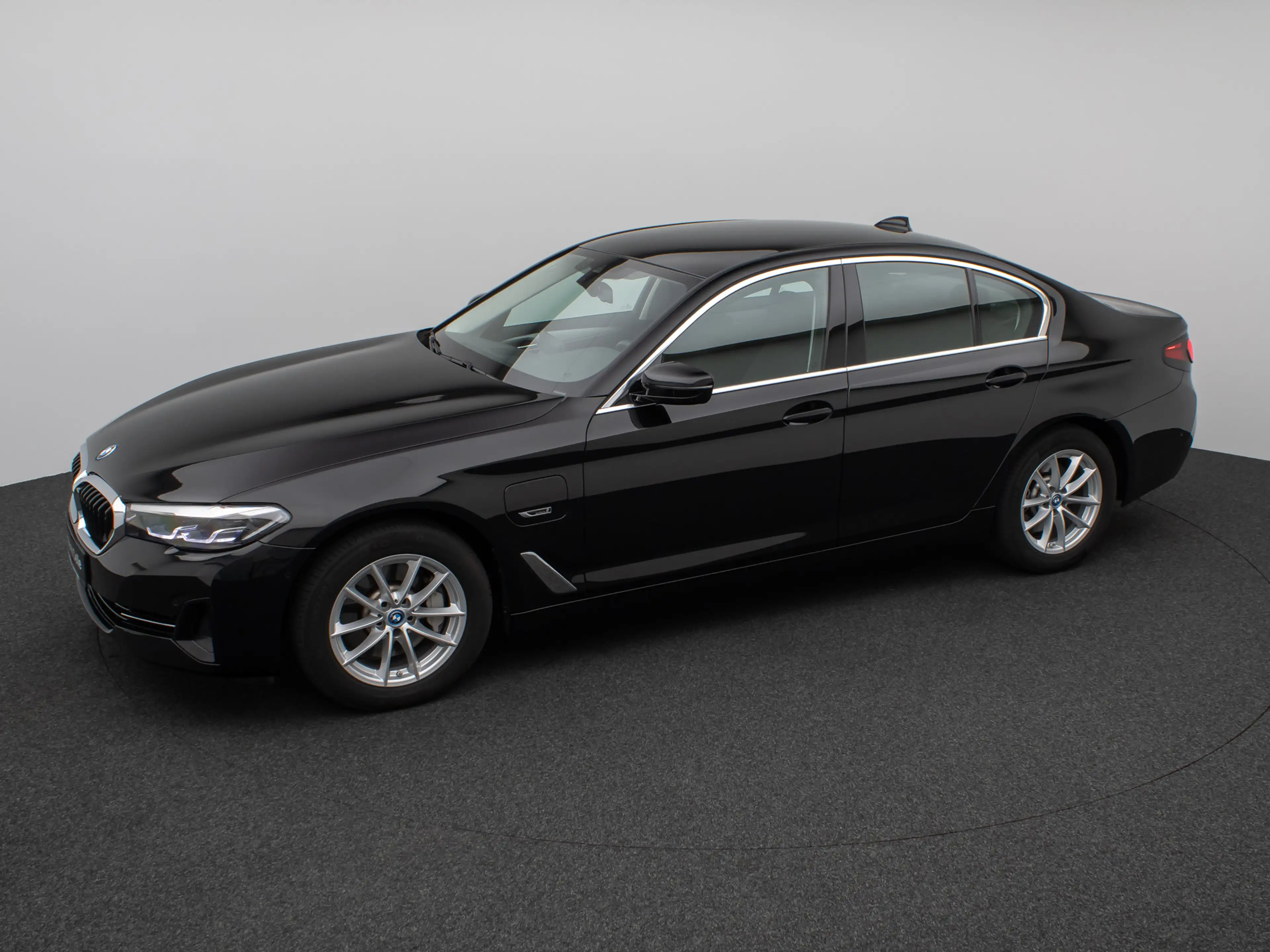 BMW 520 Kamera DAB Sport Klima-4Zonen Alarm ParkAss — photo 12