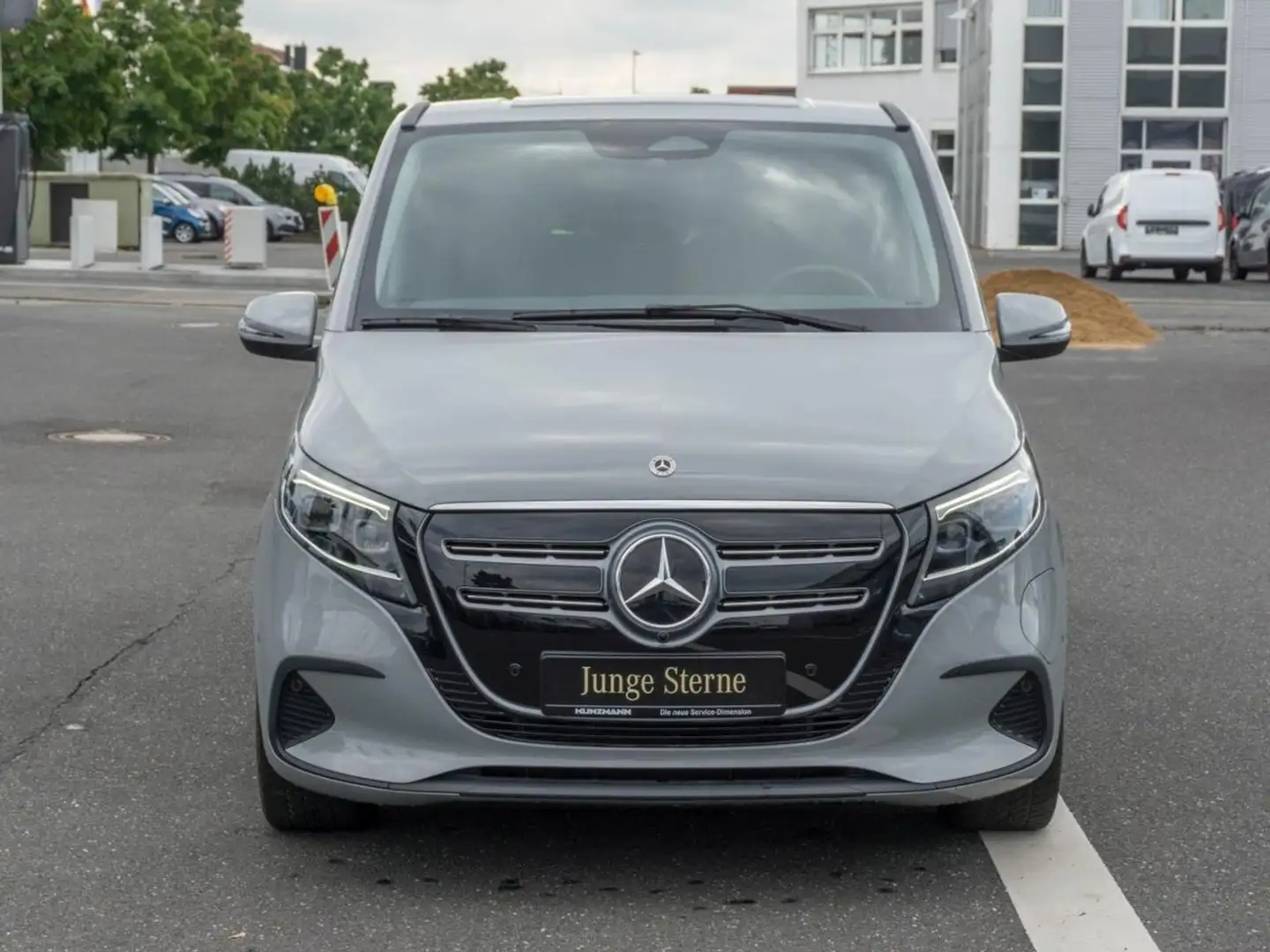 Mercedes-Benz EQV 300 Lang MBUXNavi Distronic NP 87.723 € Gris - 2