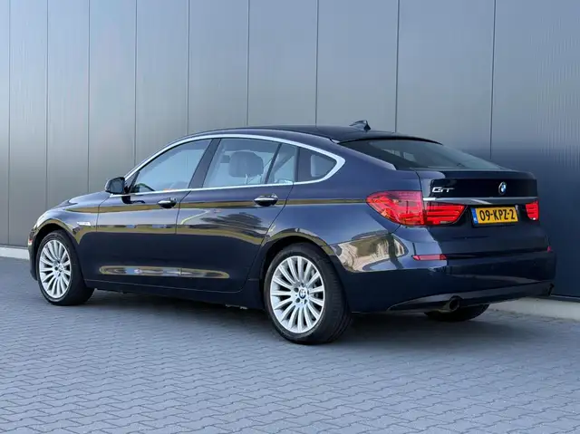 BMW 5 Series view 11