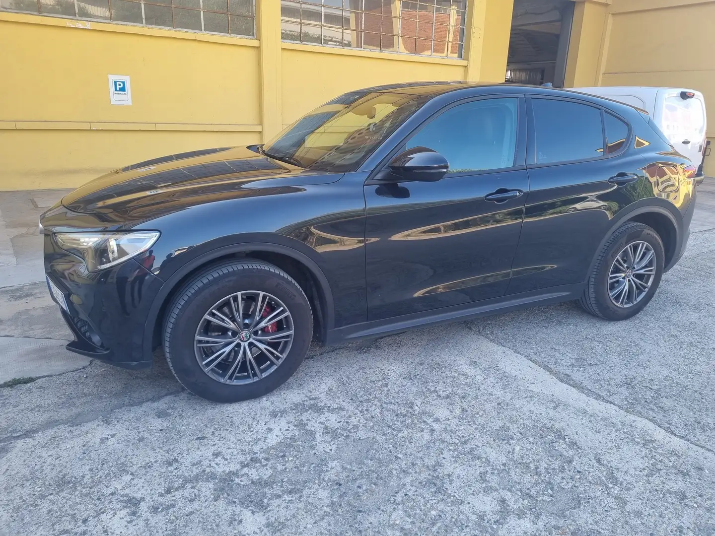 Alfa Romeo Stelvio Stelvio 2.2 t Business Q4 190cv auto my19 Nero - 1