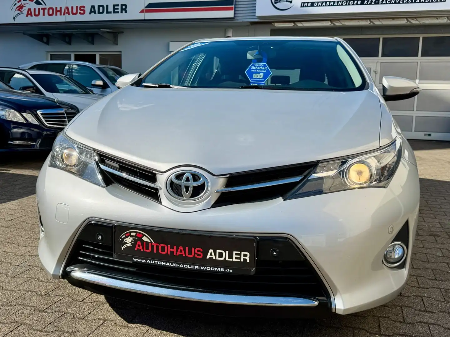 Toyota Auris 1.6 Life+1HD*5TRG*KAMER*PDC*2SH*TEMPO*6GAN Argent - 2