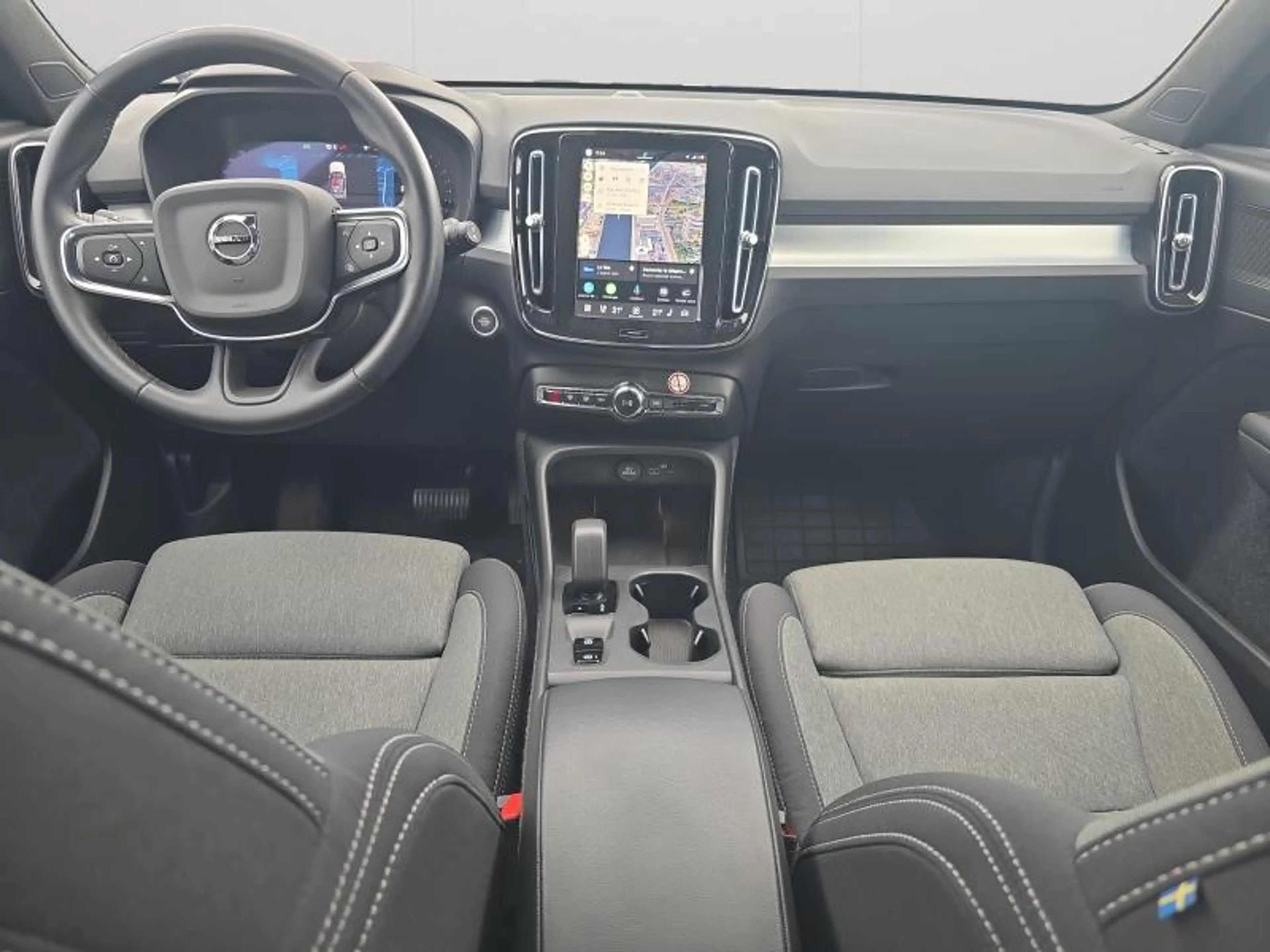 Volvo XC40 B3 Core / Essence — photo 3
