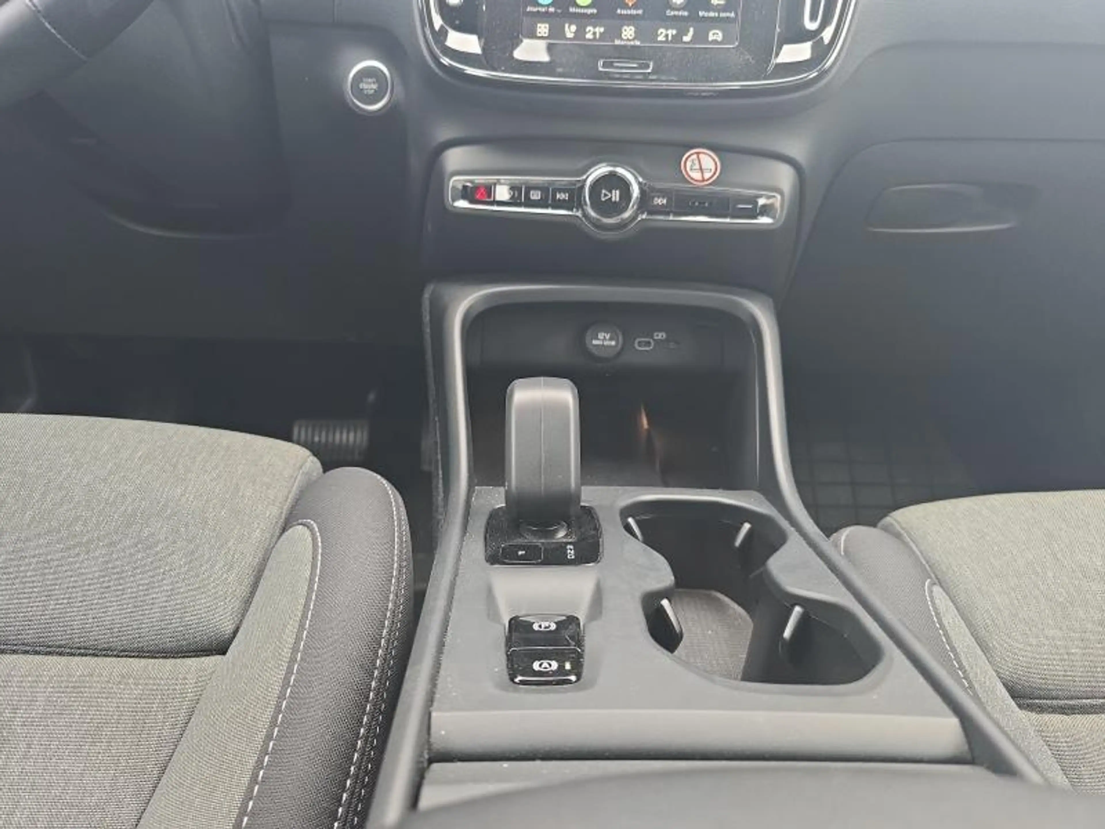 Volvo XC40 B3 Core / Essence — photo 11