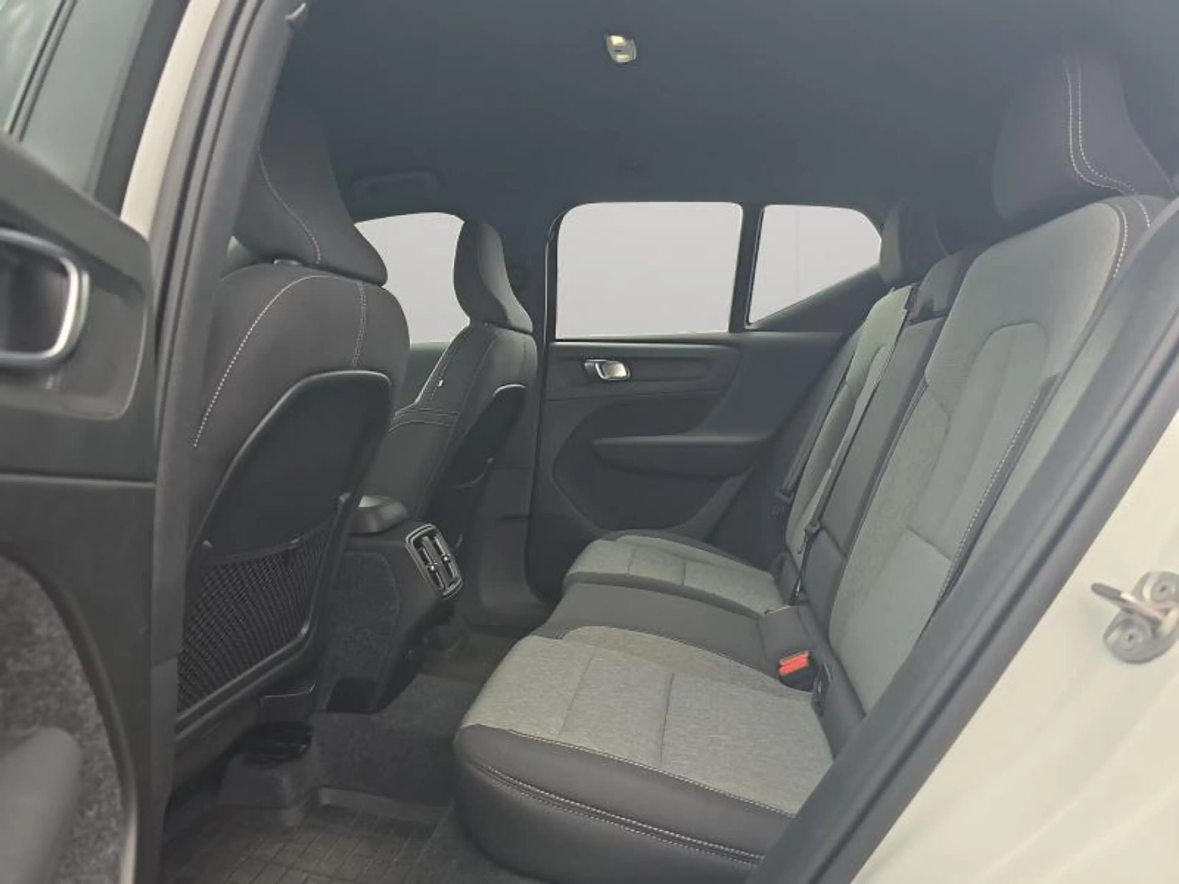 Volvo XC40 B3 Core / Essence — photo 13