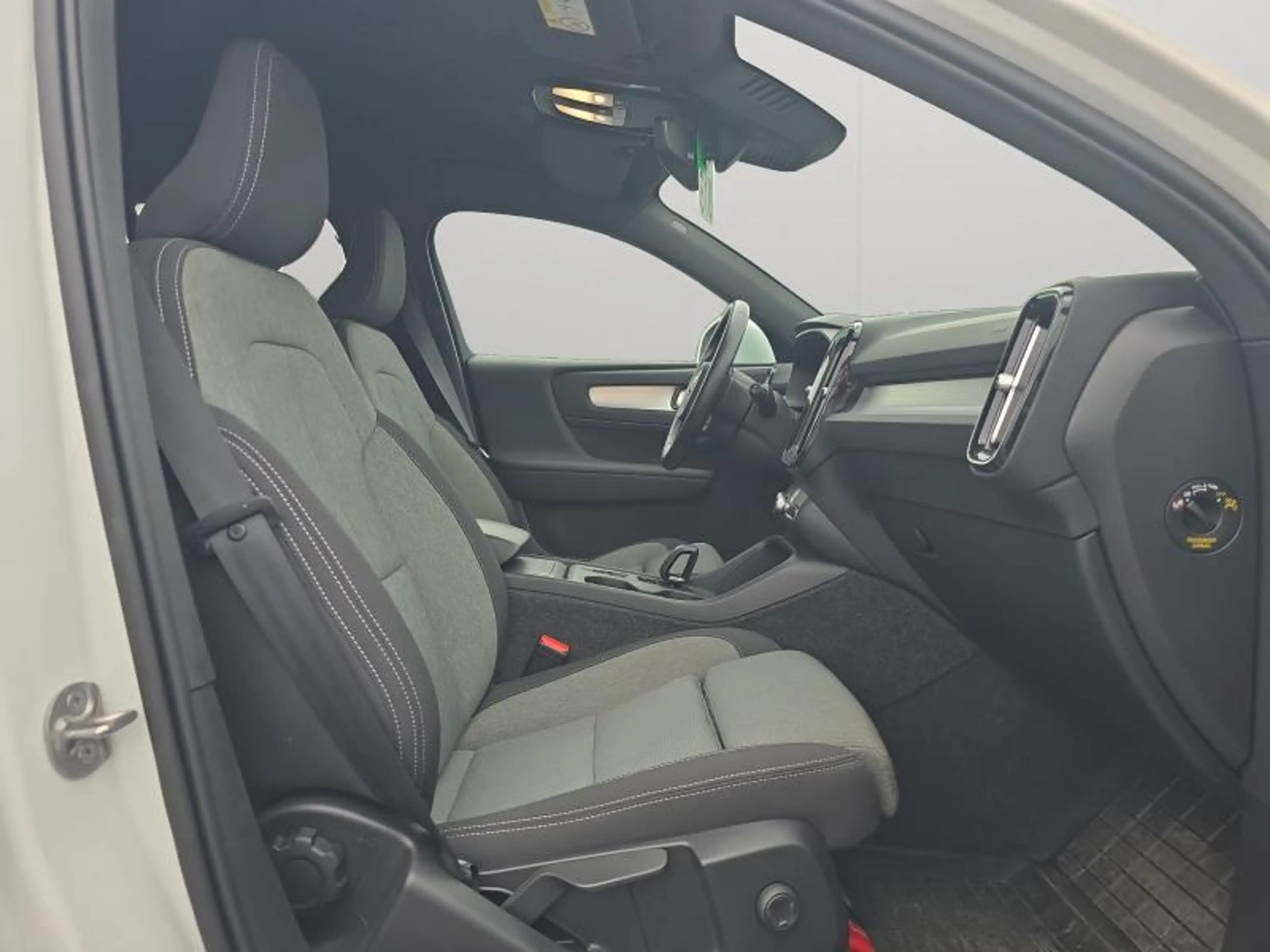Volvo XC40 B3 Core / Essence — photo 15