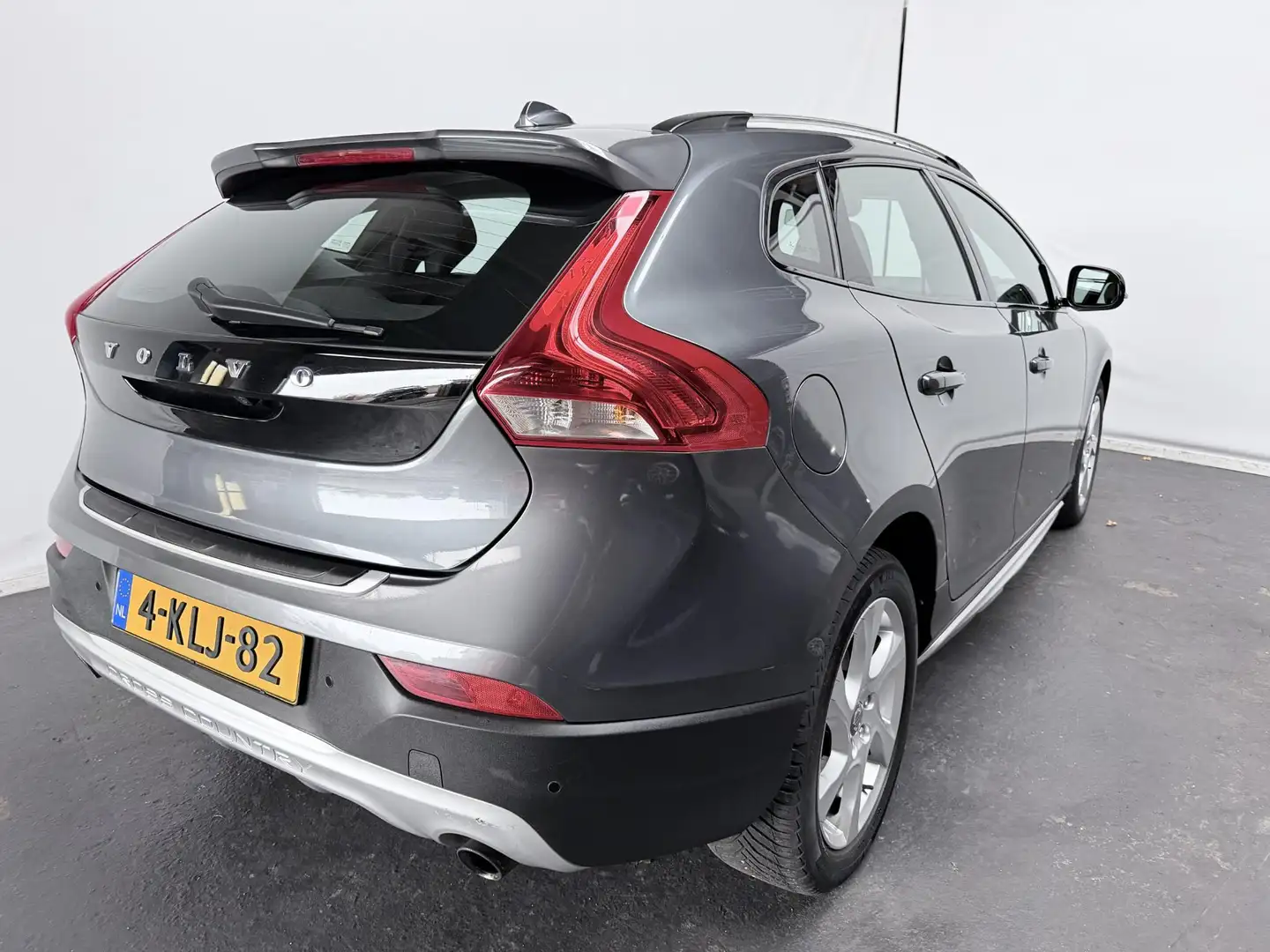 Volvo V40 Cross Country 1.6 T4 Summum Gris - 2