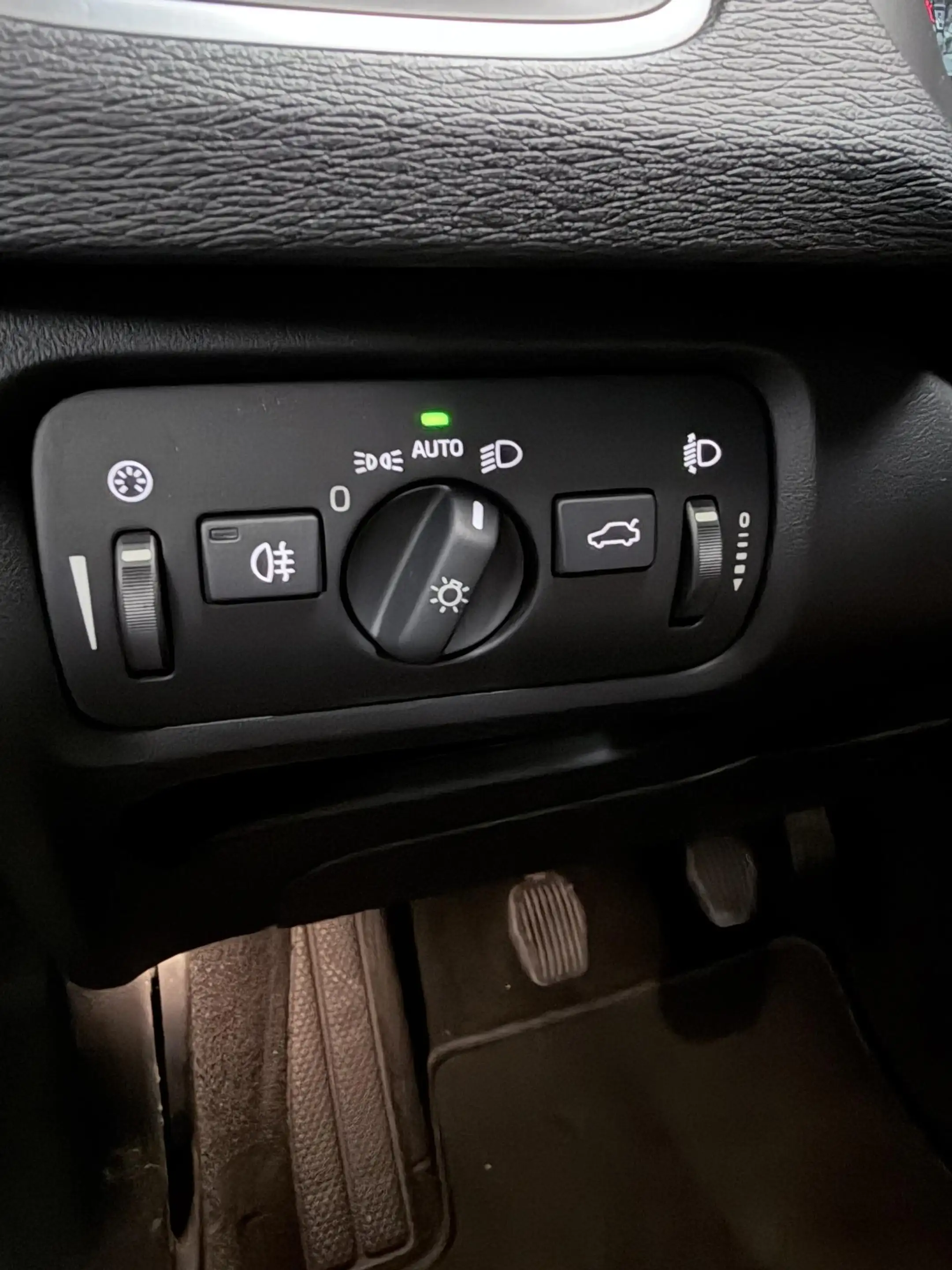 Volvo V40 Cross Country 1.6 T4 Summum — photo 14