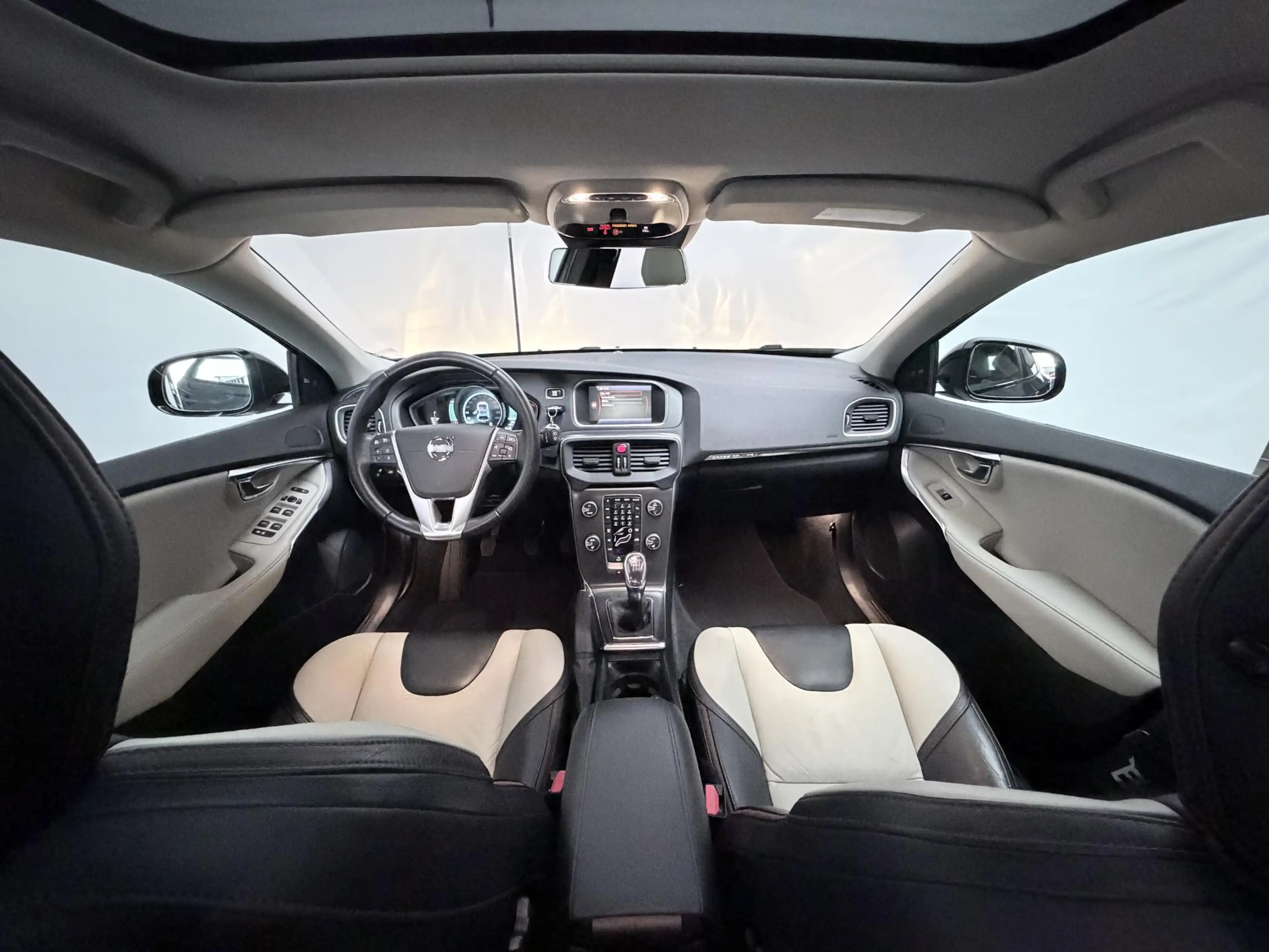 Volvo V40 Cross Country 1.6 T4 Summum — photo 5