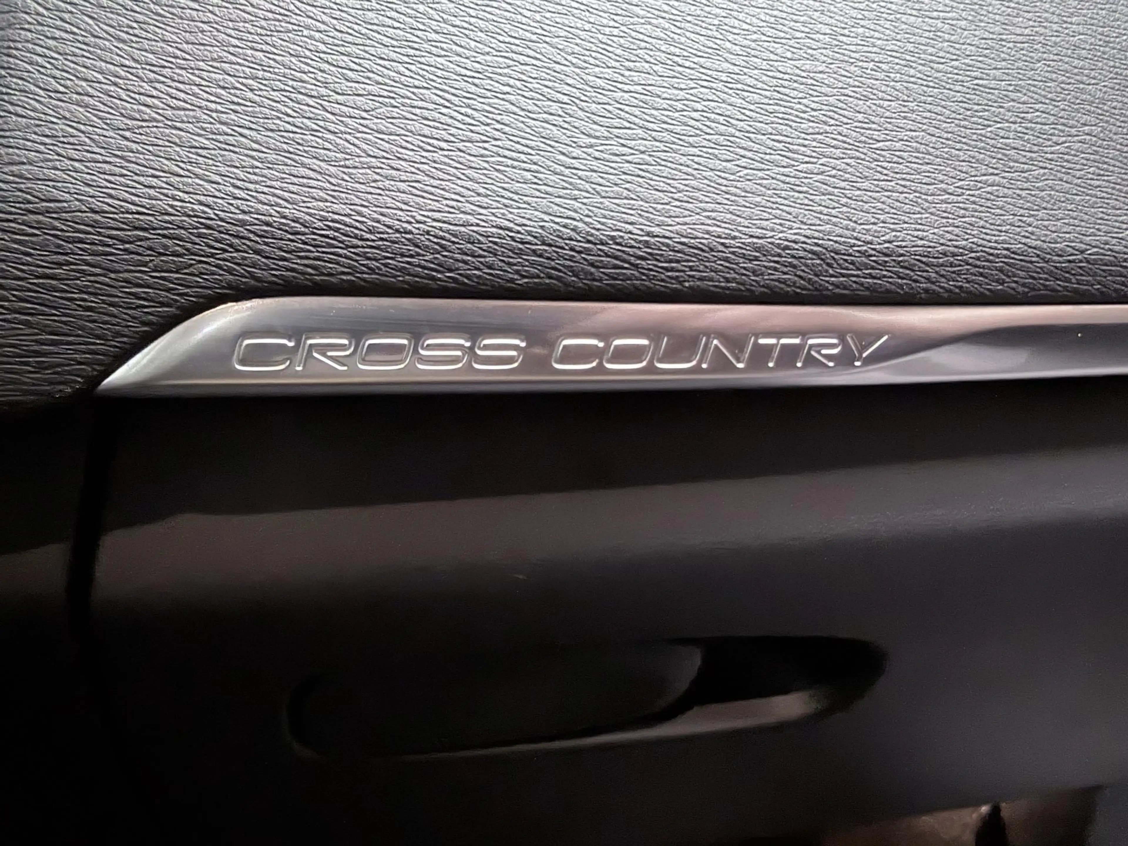 Volvo V40 Cross Country 1.6 T4 Summum — photo 15
