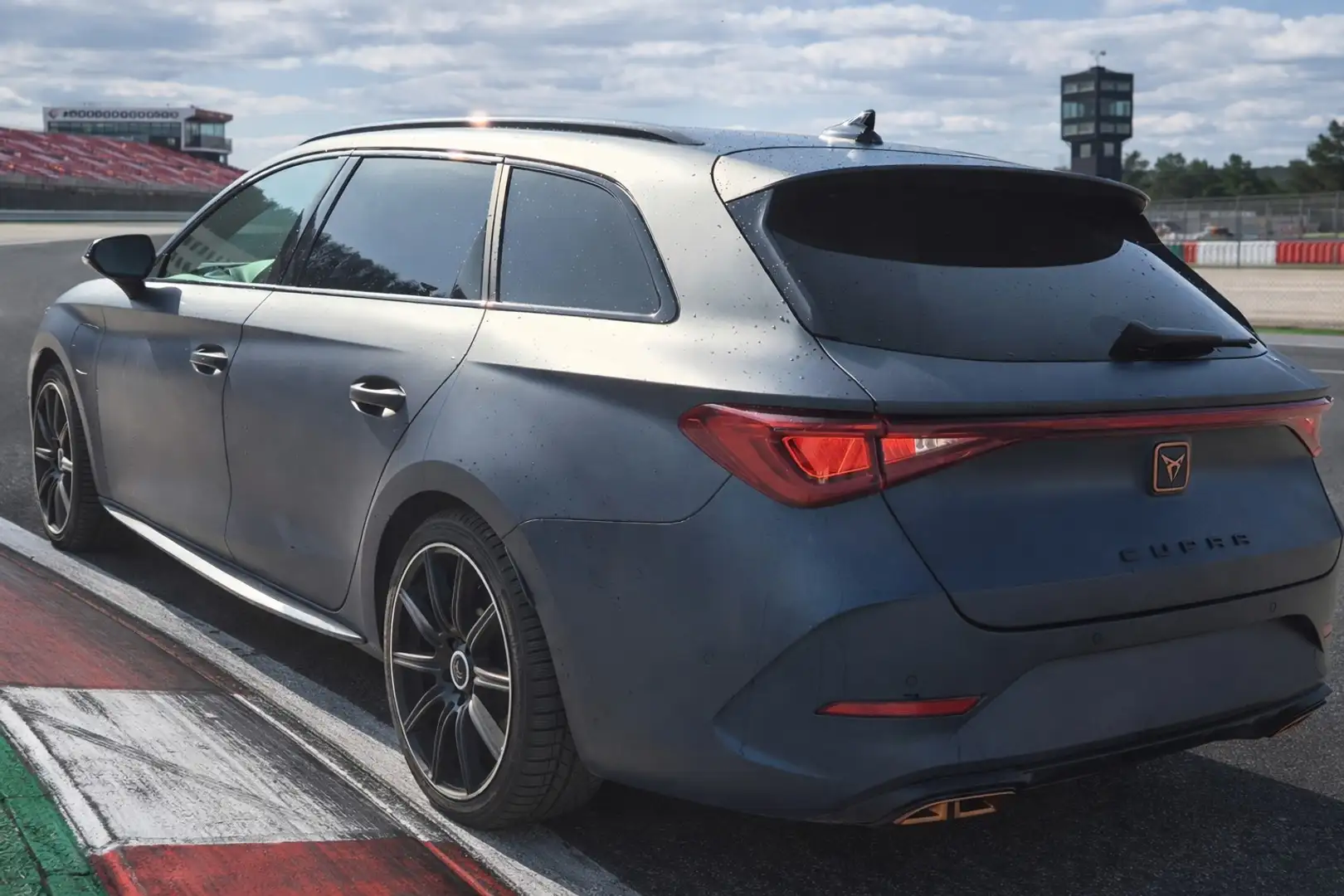 CUPRA Leon Leon SP Kombi VZ 1,4 TSI eHybrid 245 DSG - 2