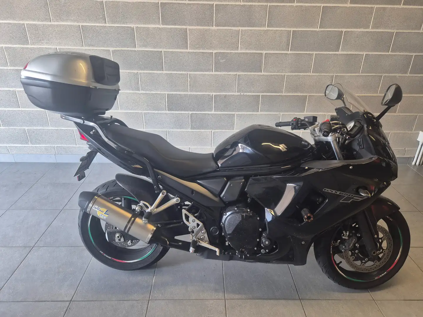 Suzuki GSX 650 FT Fekete - 2